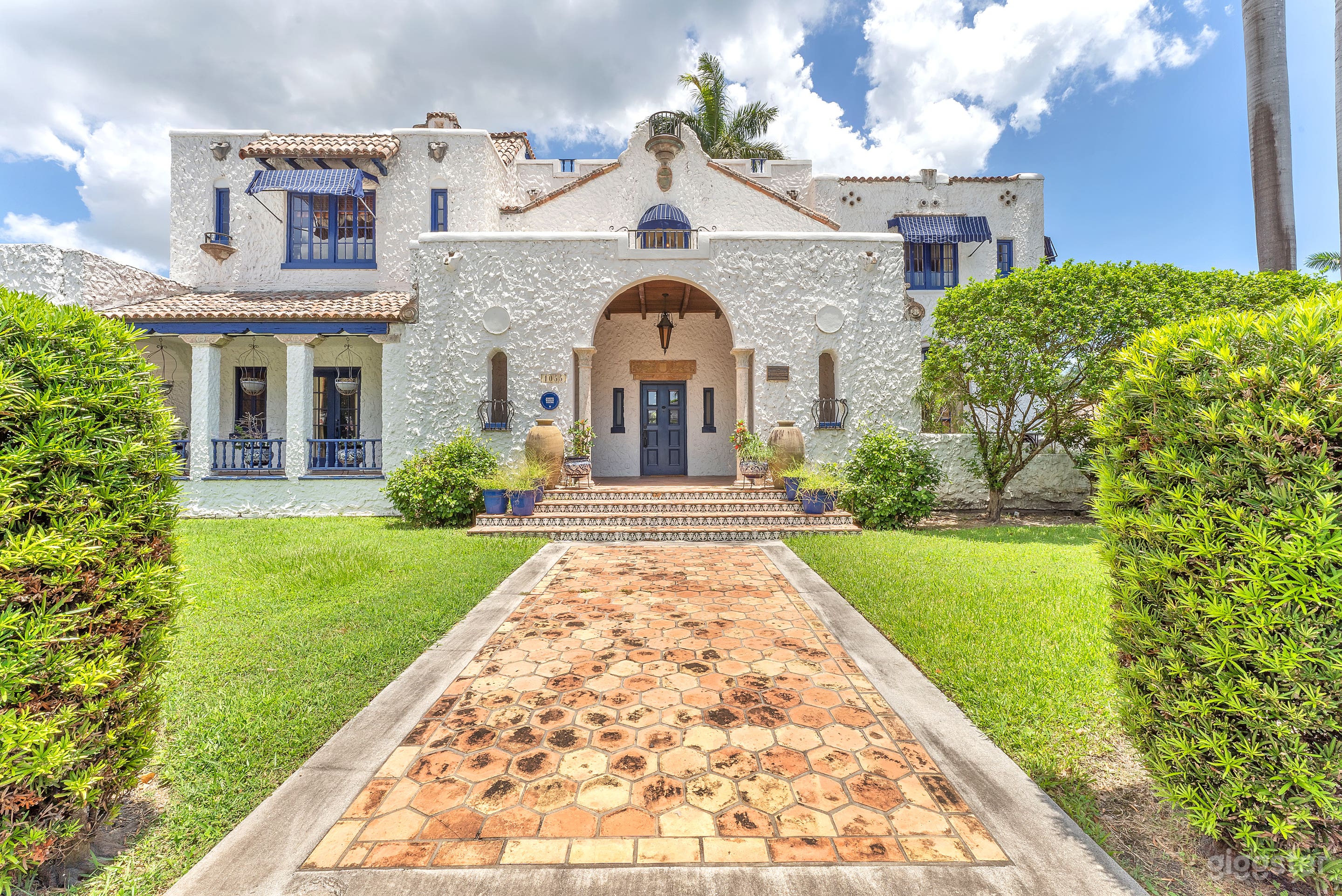 Historic Young Mansion Photo 1