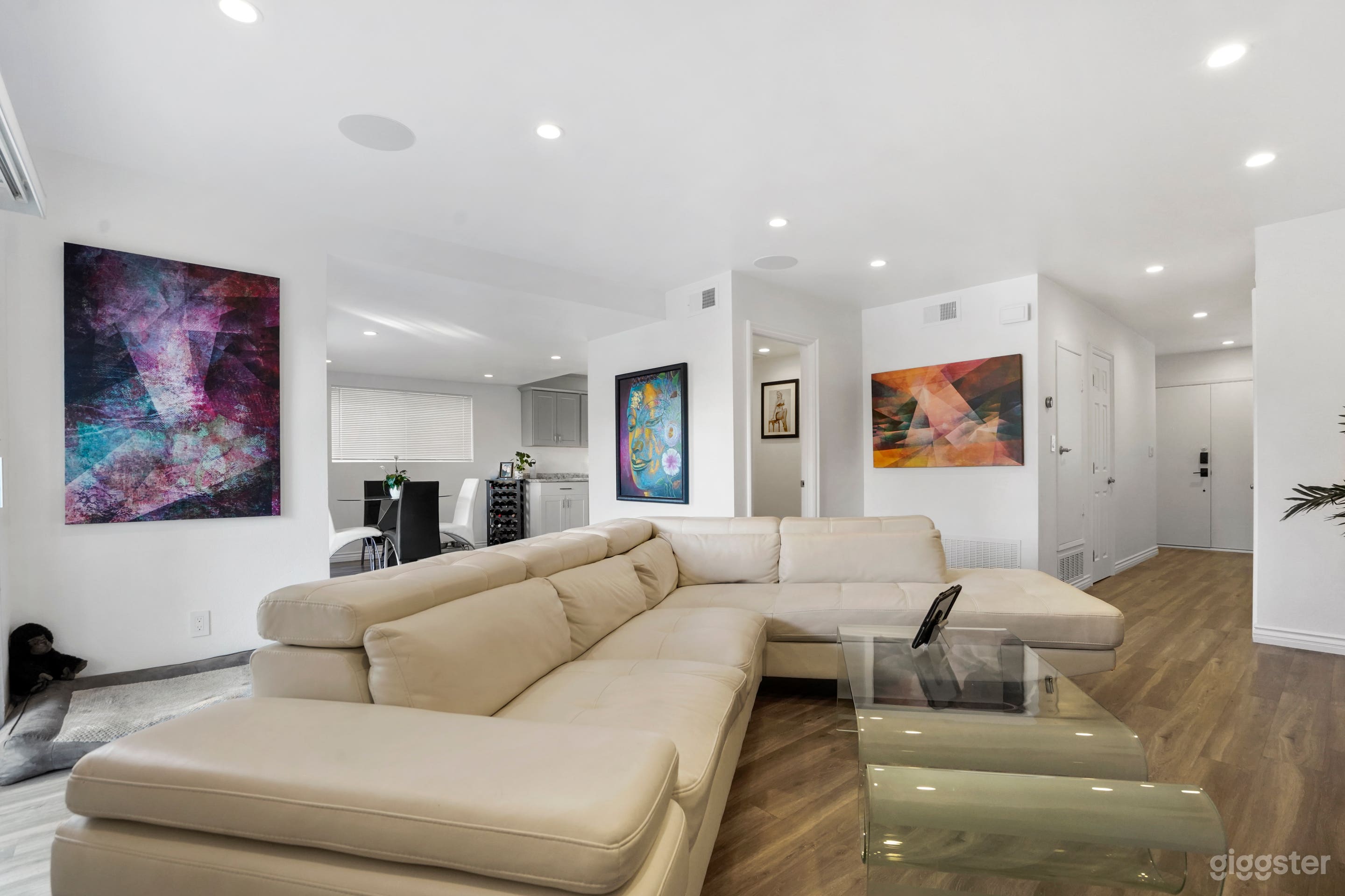 Modern Hillside Home With A Colorful Flair Photo 1