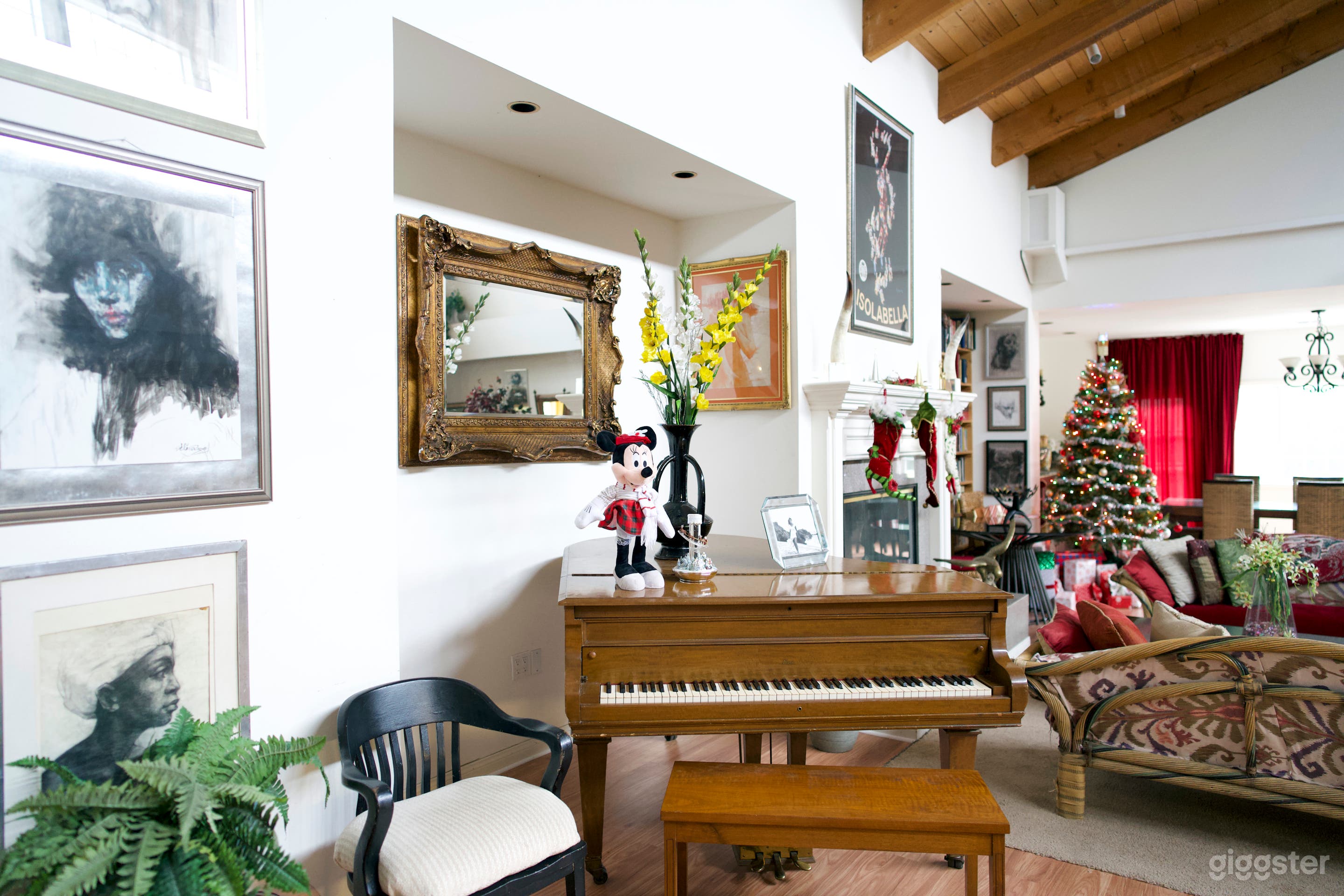 Huge Home close to Universal Studios Photo 1