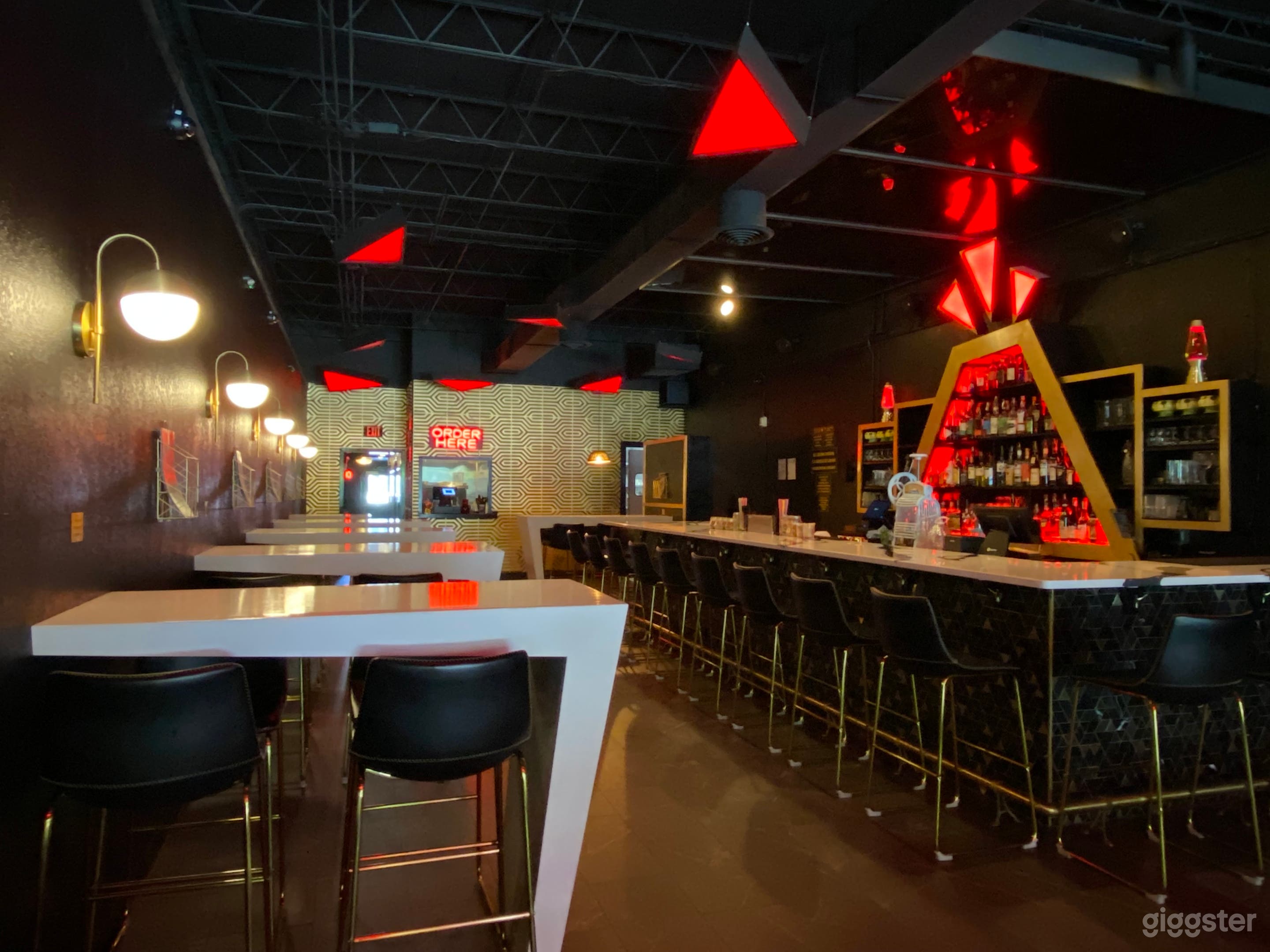 Unique Bar Location! Photo 4