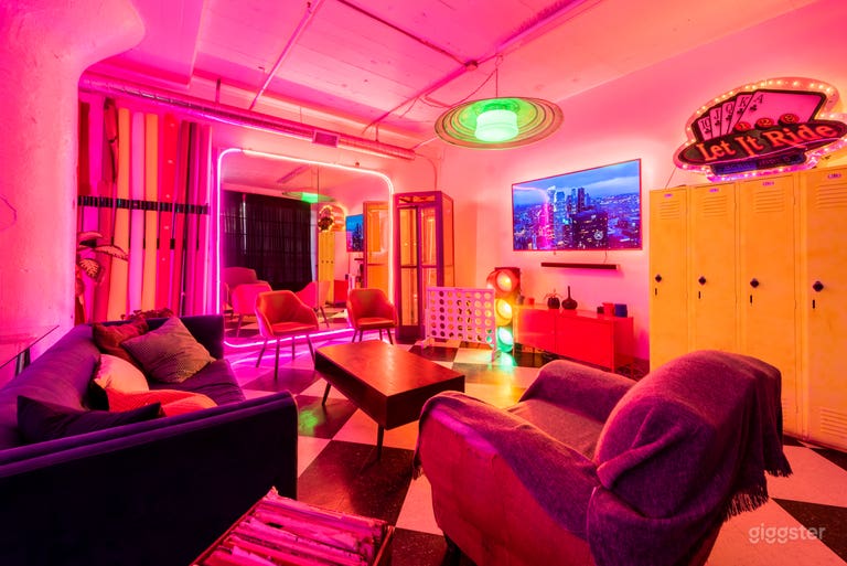  3000 Sq. Ft. VAPOR WAVE THEME/REDTRO FUTURE 