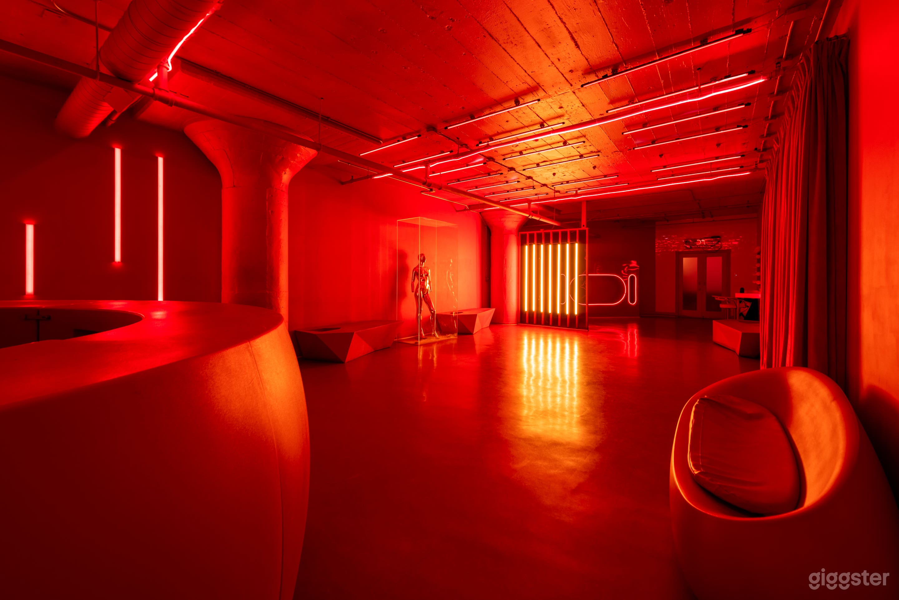 3000 Sq. Ft. VAPOR WAVE THEME/REDTRO FUTURE Photo 2