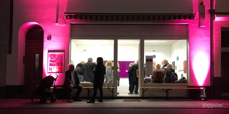  Superficie de exposición luminosa y llena de luz en Colonia 