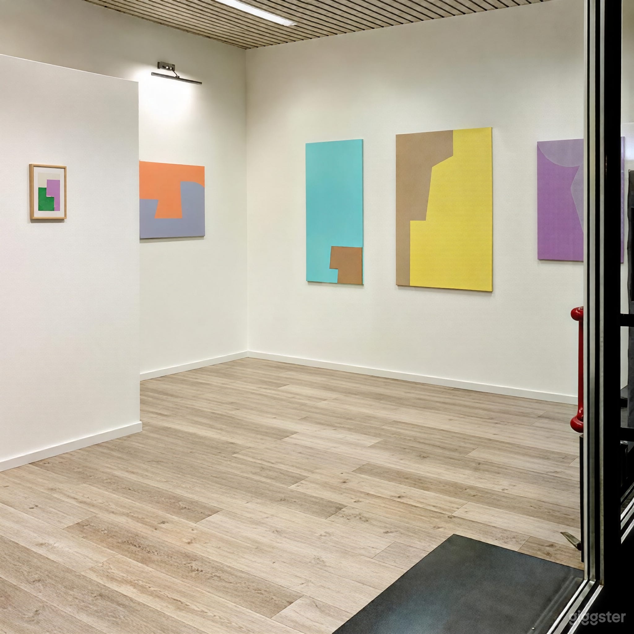 Helle, lichtdurchflutete Ausstellungsfläche in Köln Foto 3