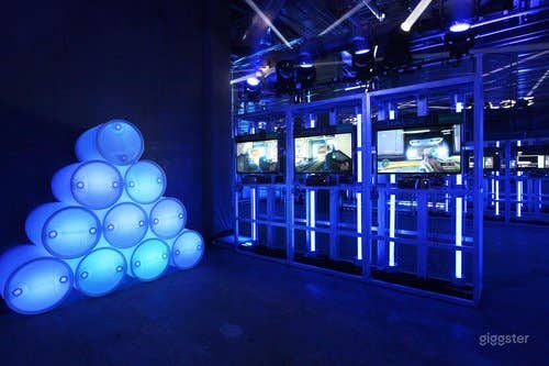 Modern-Industrial Themed Venue in Los Angeles Photo 2