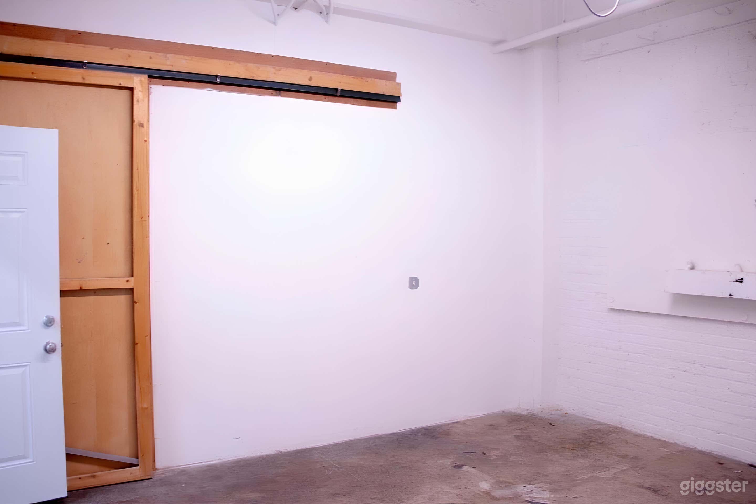 Minimalist White Brick Studio  Photo 1