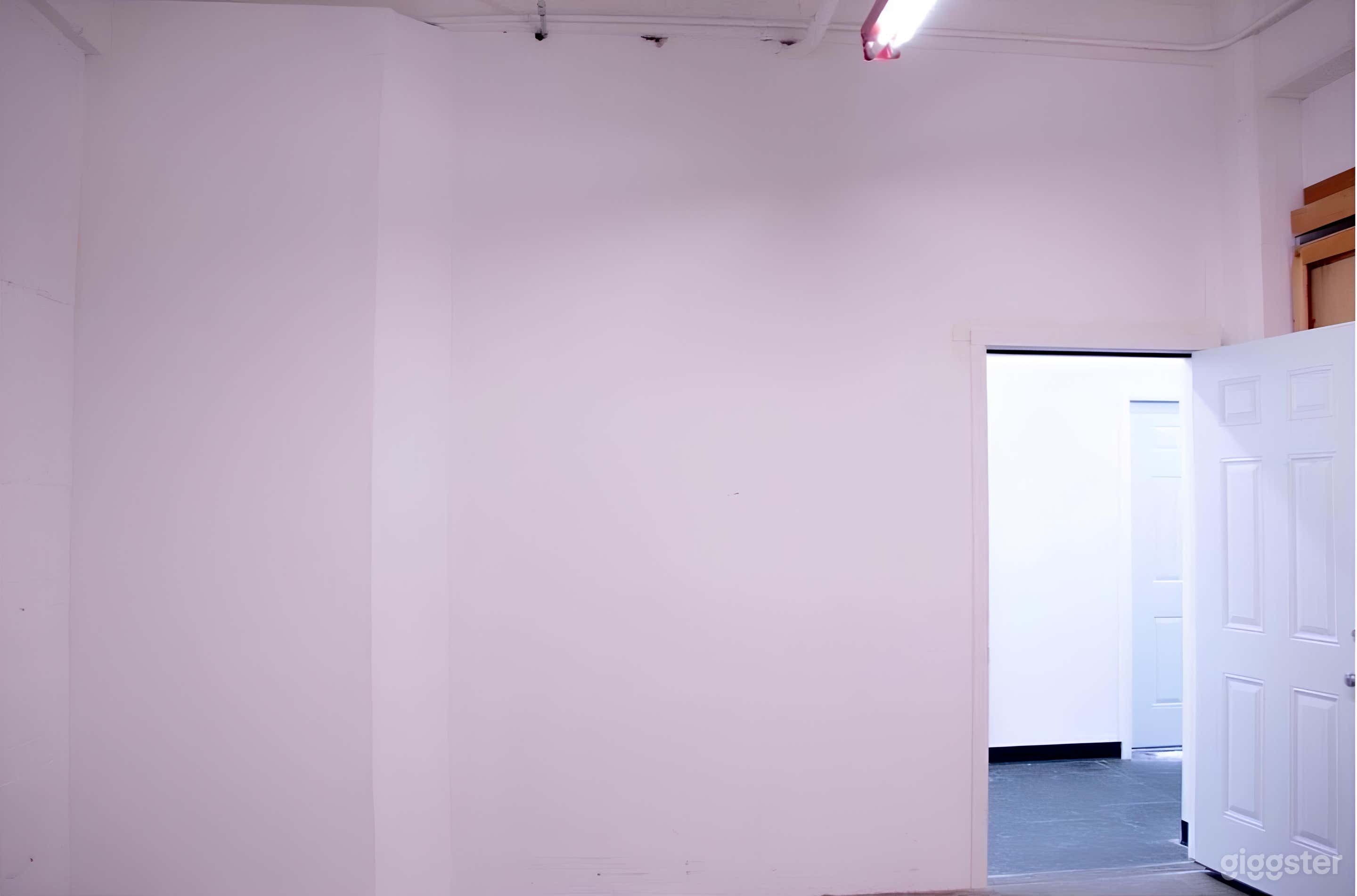 Minimalist White Brick Studio  Photo 4