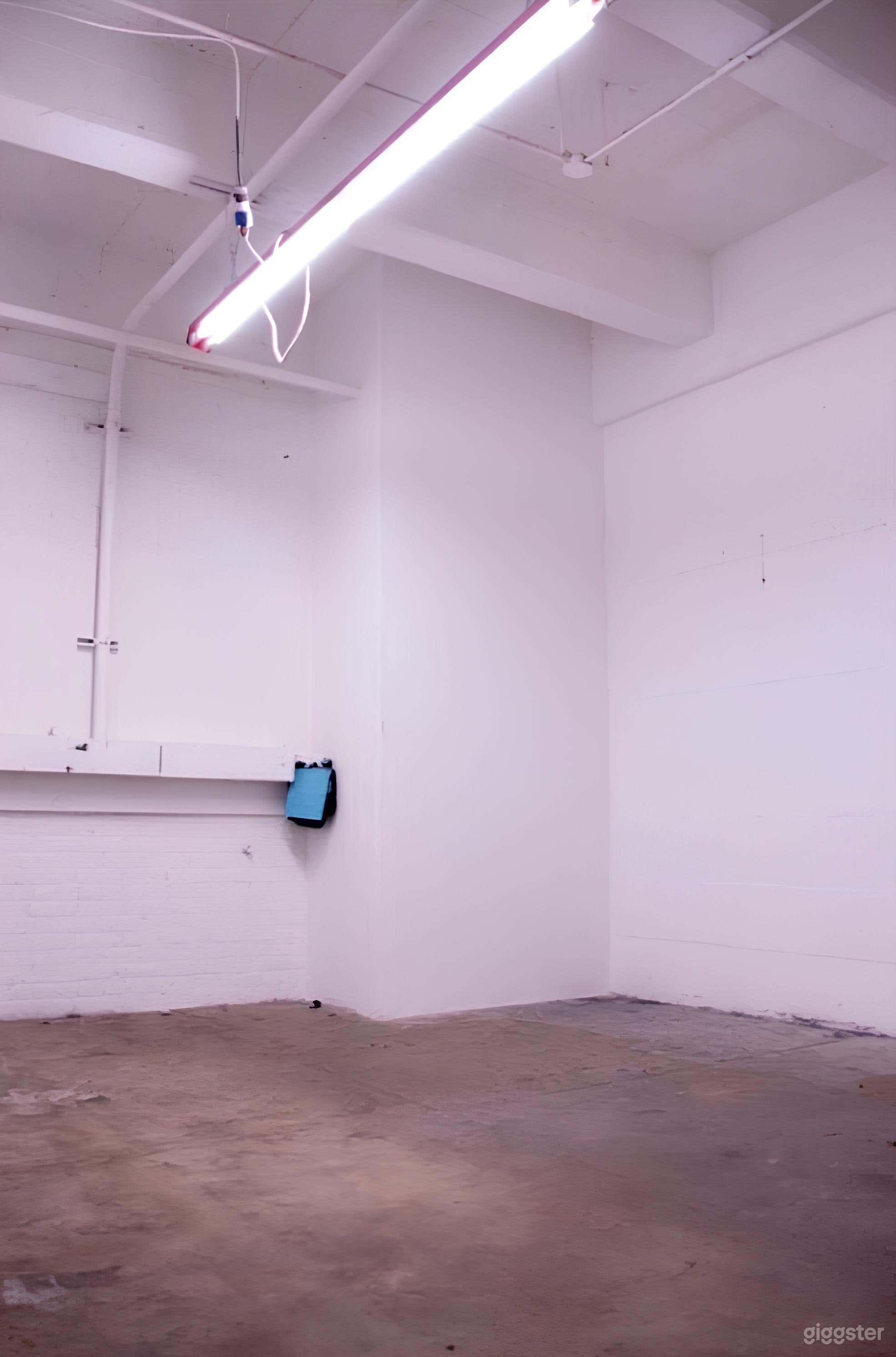 Minimalist White Brick Studio  Photo 3