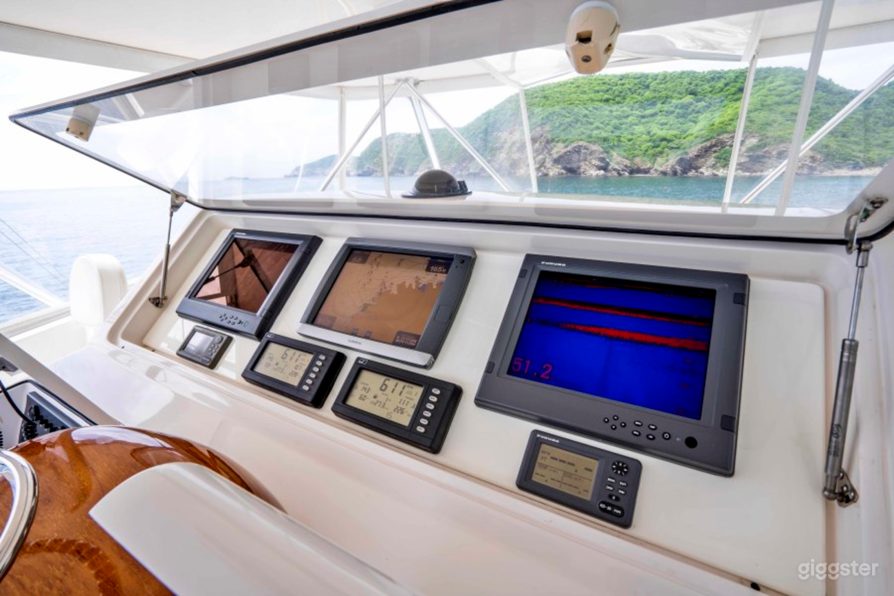 Luxury Viking 74 Motorboat Photo 2