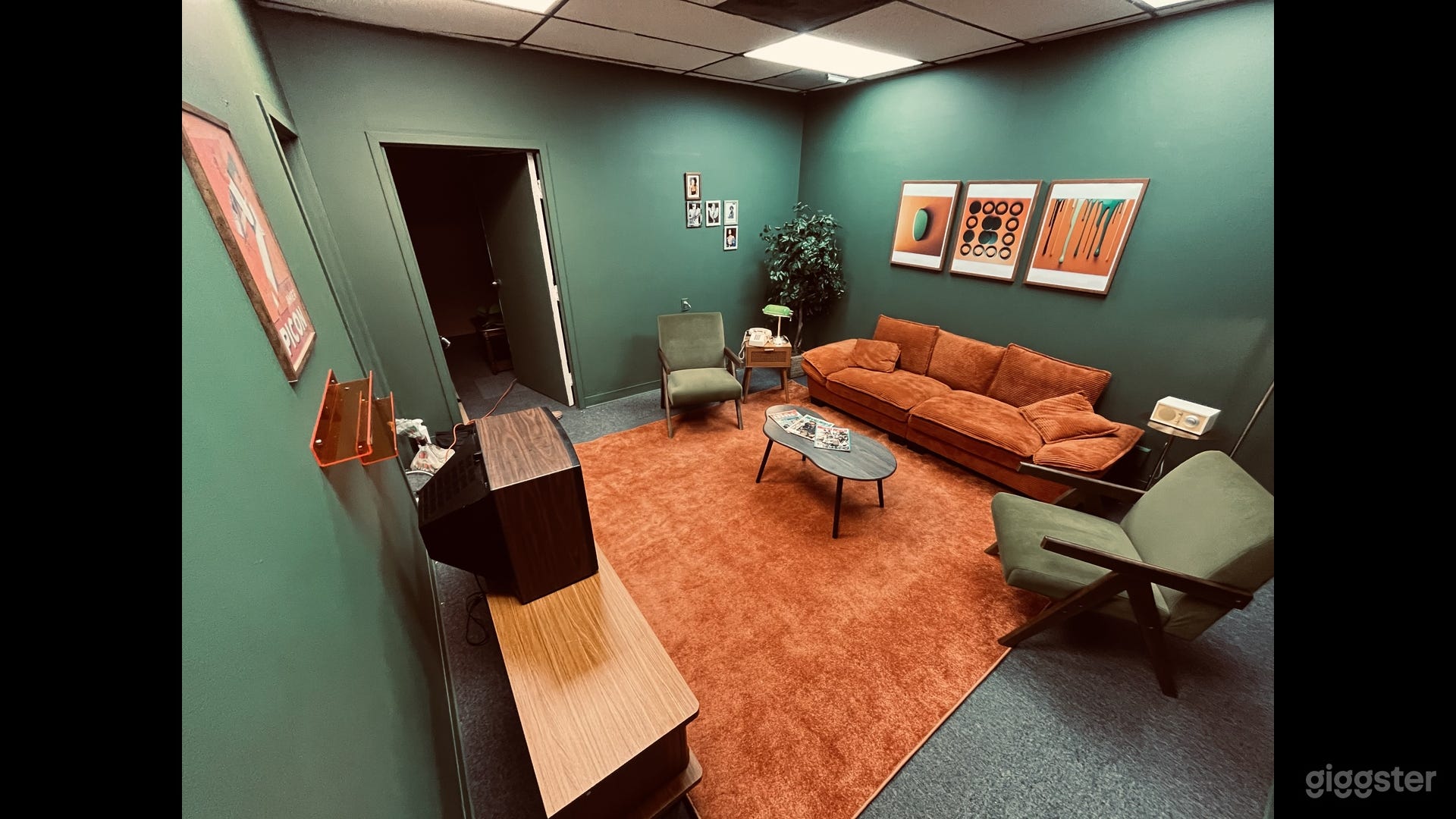 Midtown Mid-Century  studio for photo and video Photo 1
