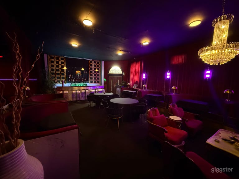  DTLA Dive Bar & Restaurant, standing Set speakeasy 