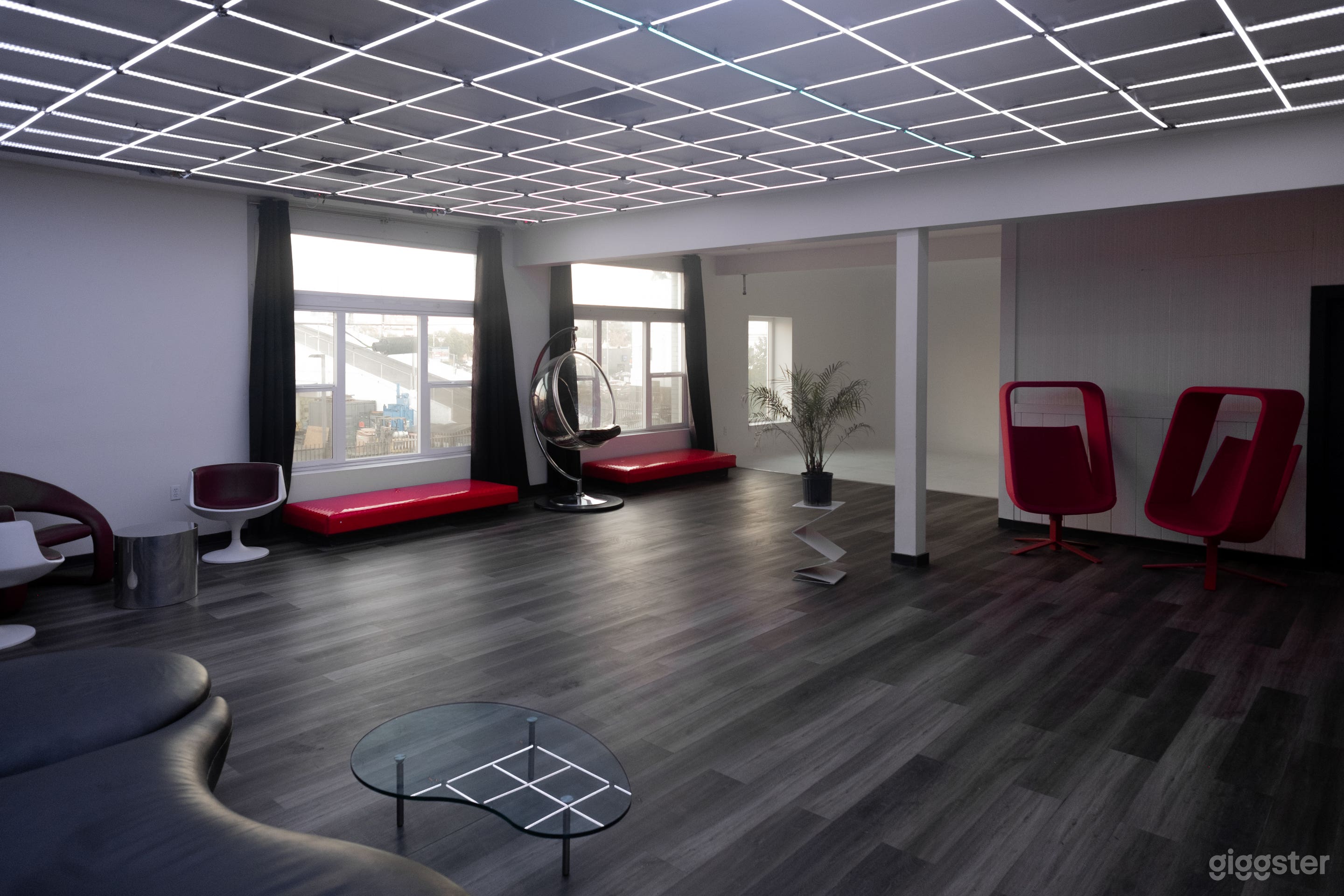 Multi-Set Private Creative Studio Photo 4