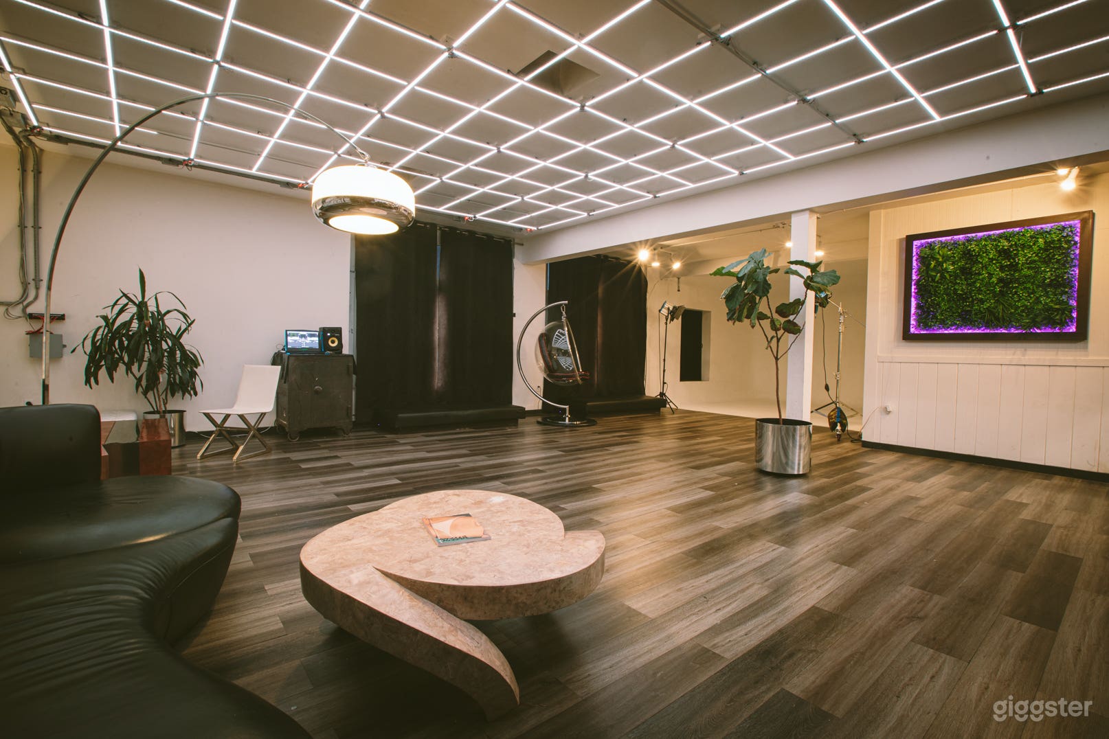 Multi-Set Private Creative Studio Photo 1