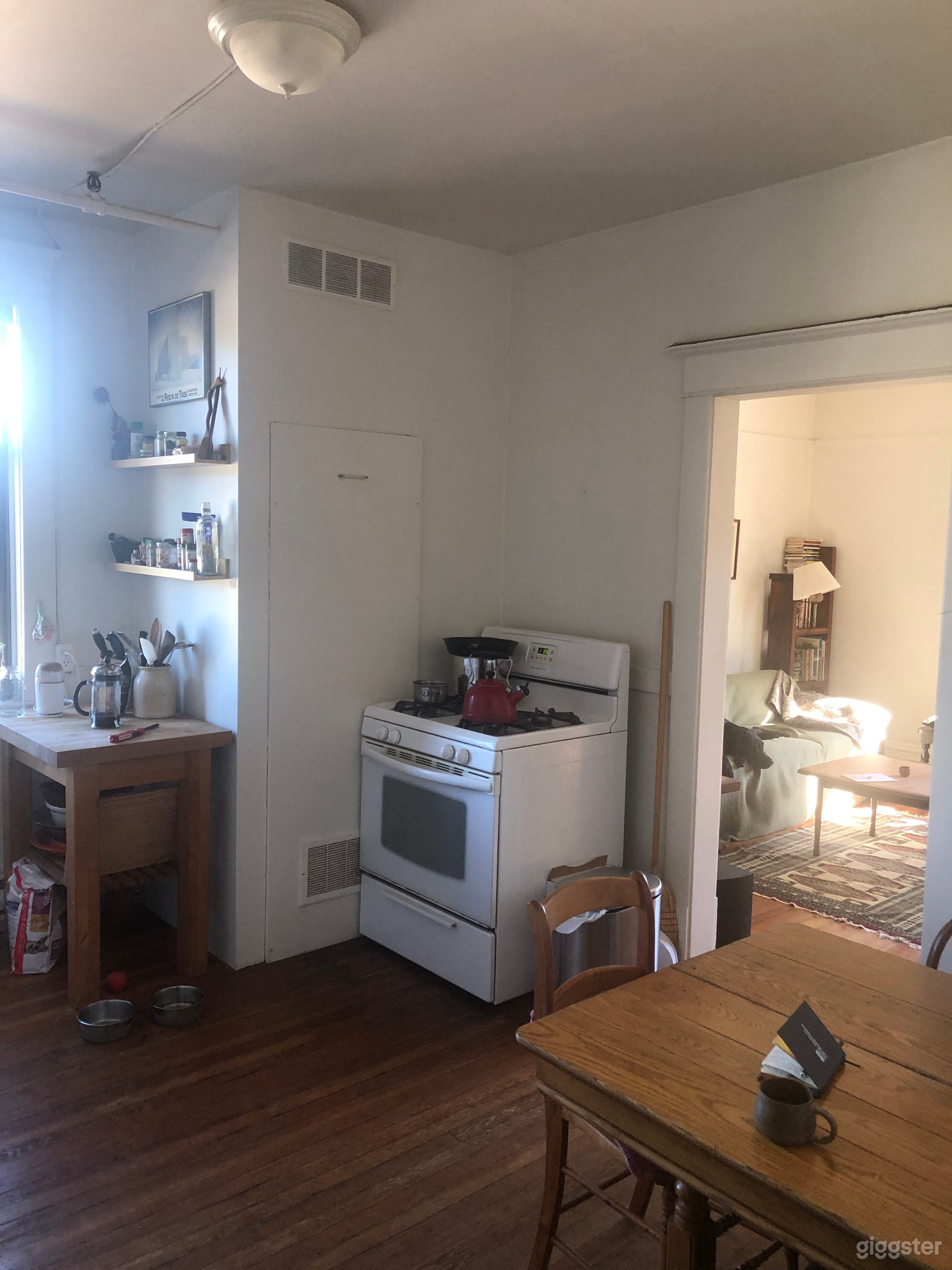 charming old apartment with warm details and style Photo 2