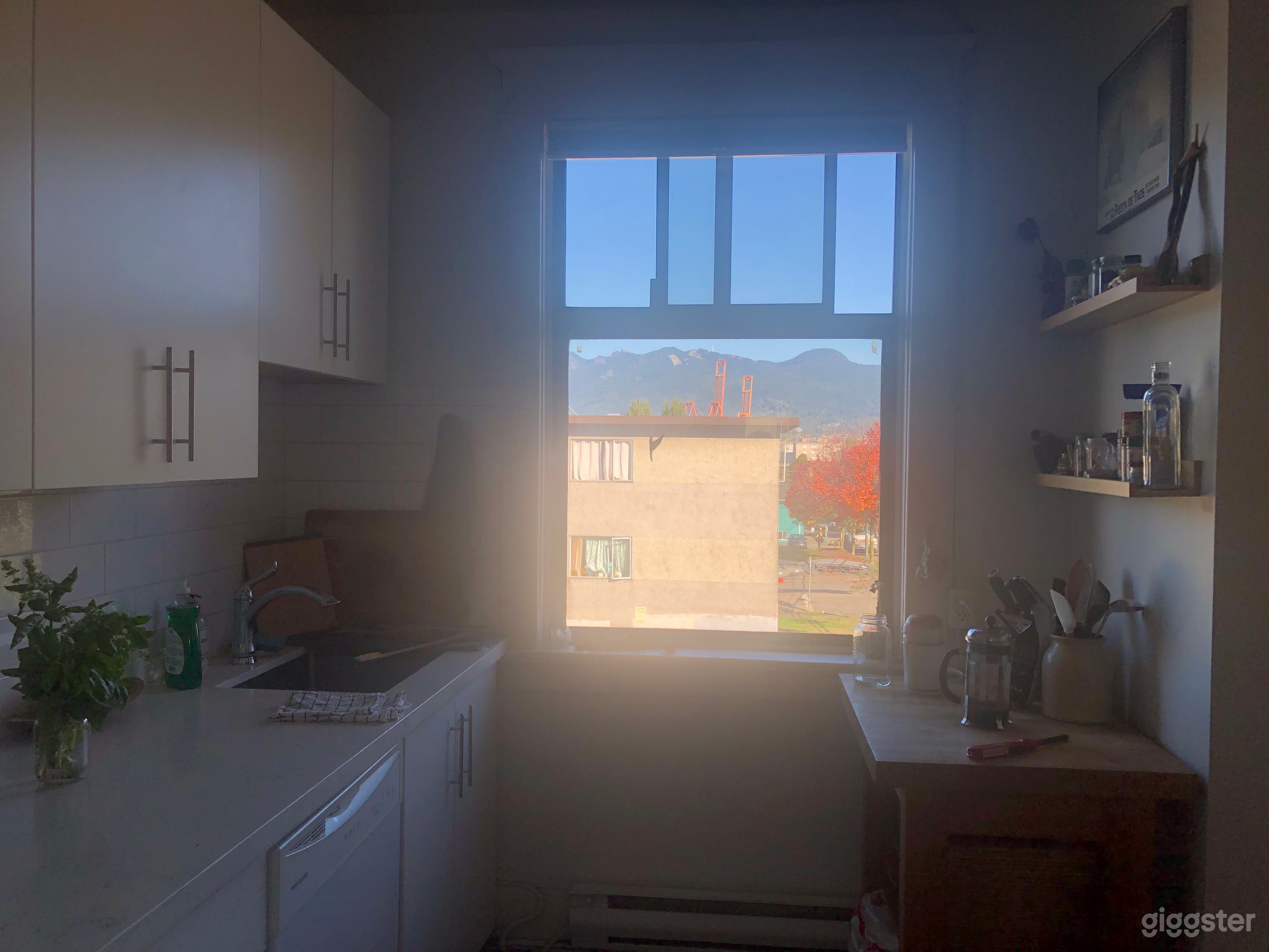 charming old apartment with warm details and style Photo 4