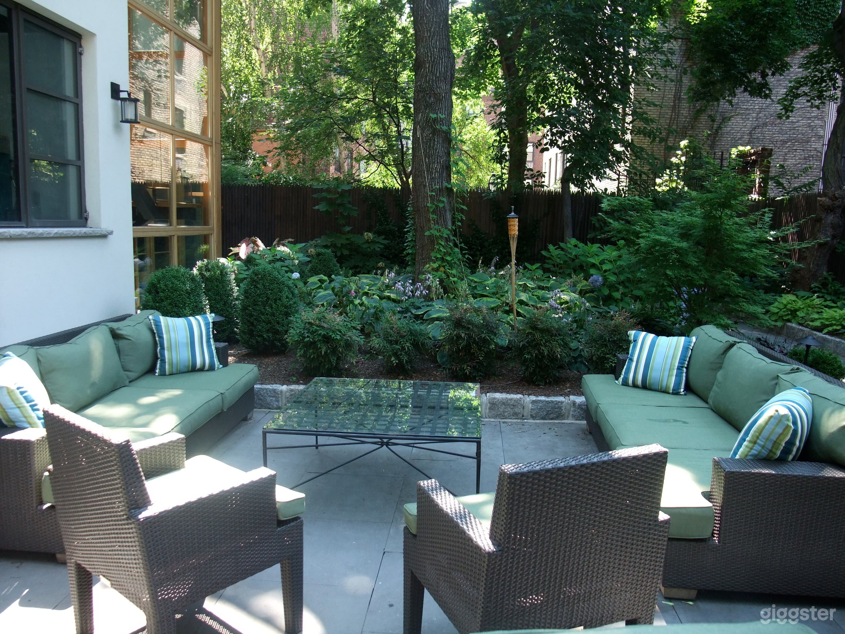 Spectacular UES Townhome w/backyard + B-ball court Photo 2