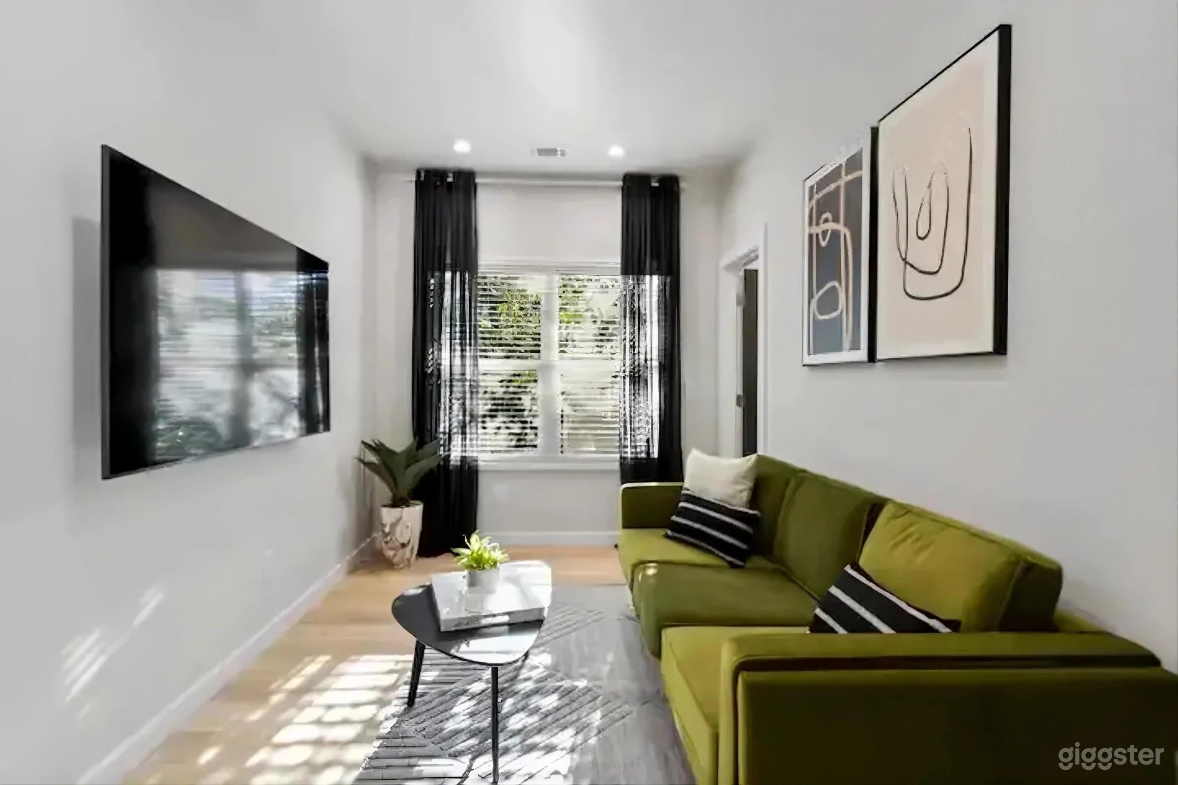 Downtown BoHo Loft W/Exceptional Natural Light Photo 1