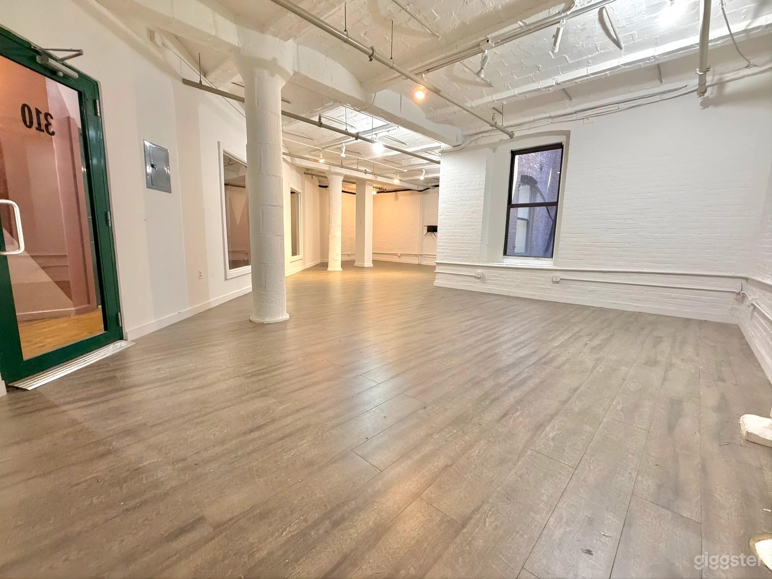 Versatile DUMBO Creative Space for Events & Productions Photo 4