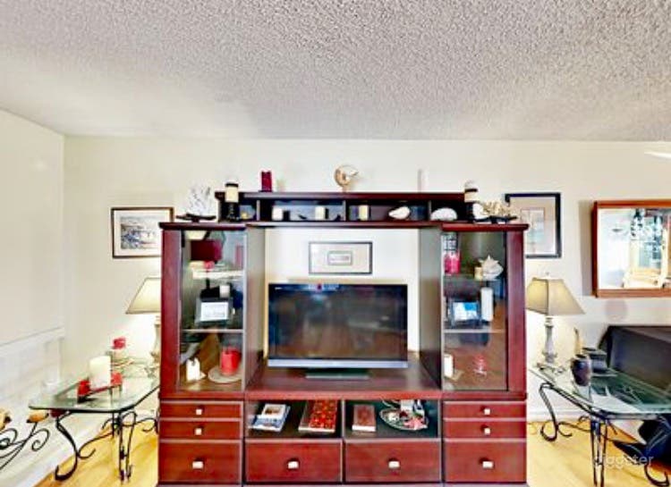 Spacious upstairs Duplex in Gorgeous Ventura, CA Photo 2