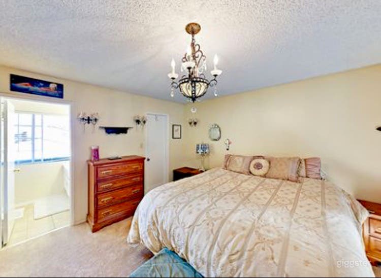  Spacious upstairs Duplex in Gorgeous Ventura, CA 