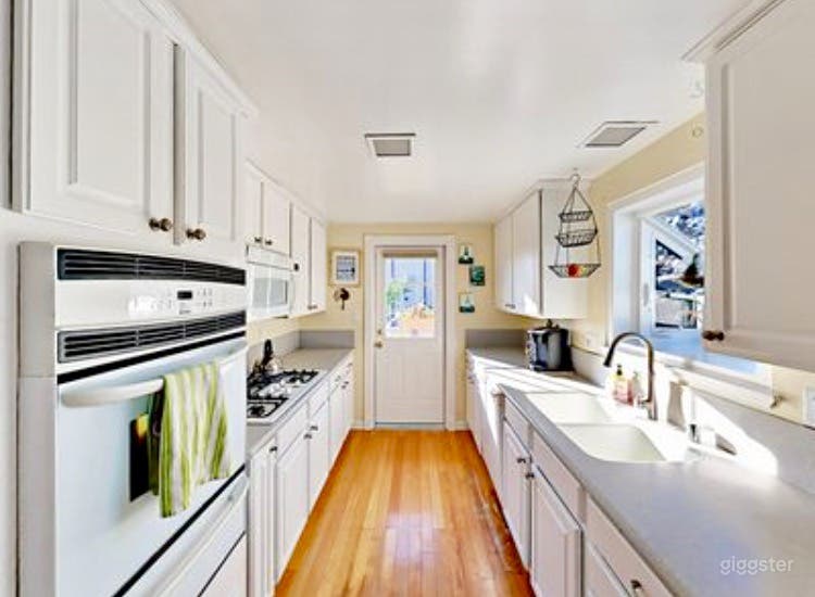 Spacious upstairs Duplex in Gorgeous Ventura, CA Photo 3