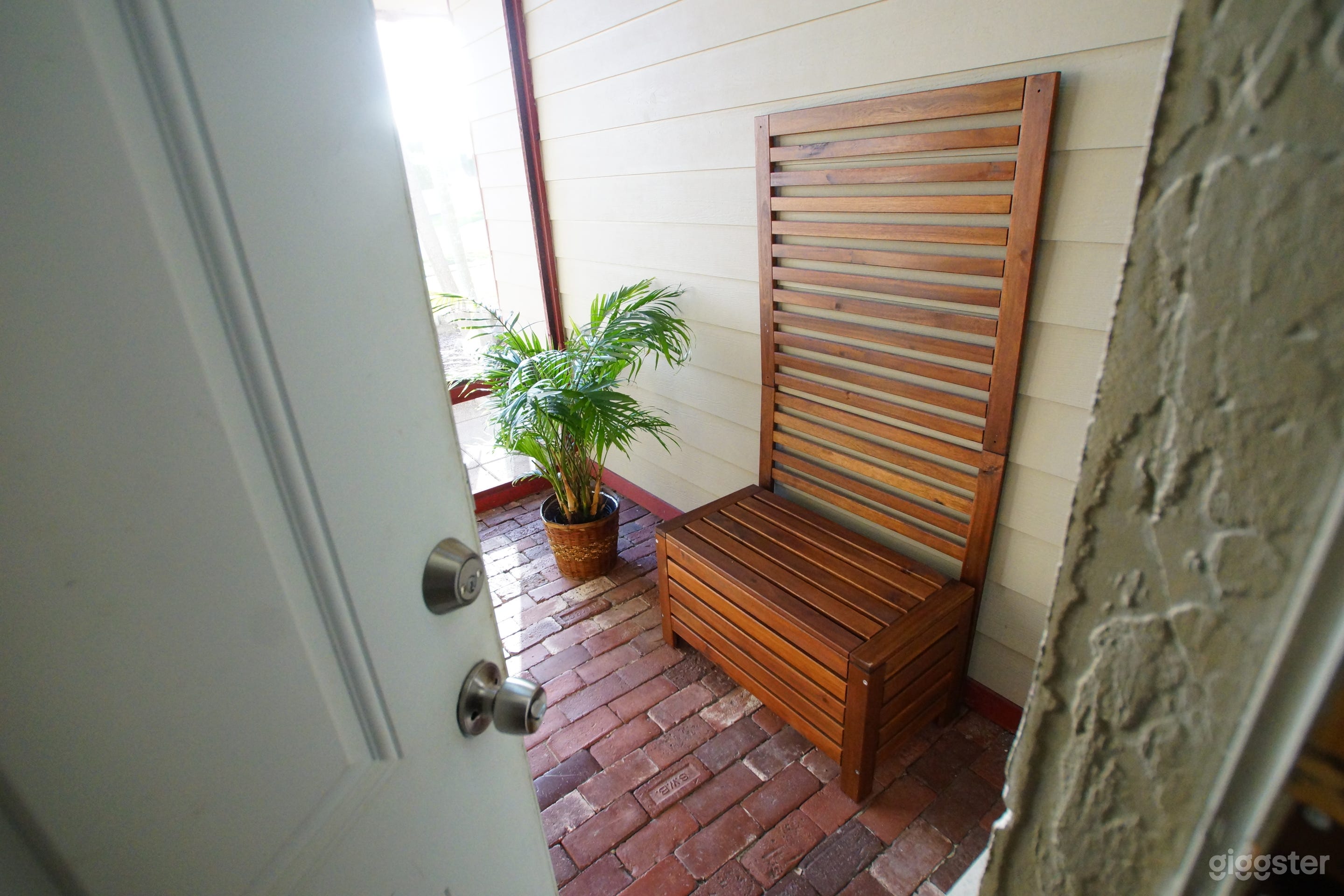 Minimalist Home Lovely Garden Oasis. Vegan-Kitchen Photo 3