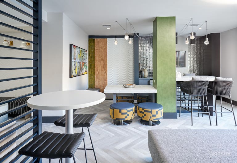  Cabana-Style Lounge in Alexandria 