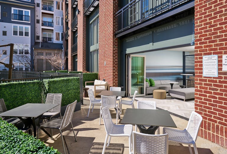  Cabana-Style Lounge in Alexandria 