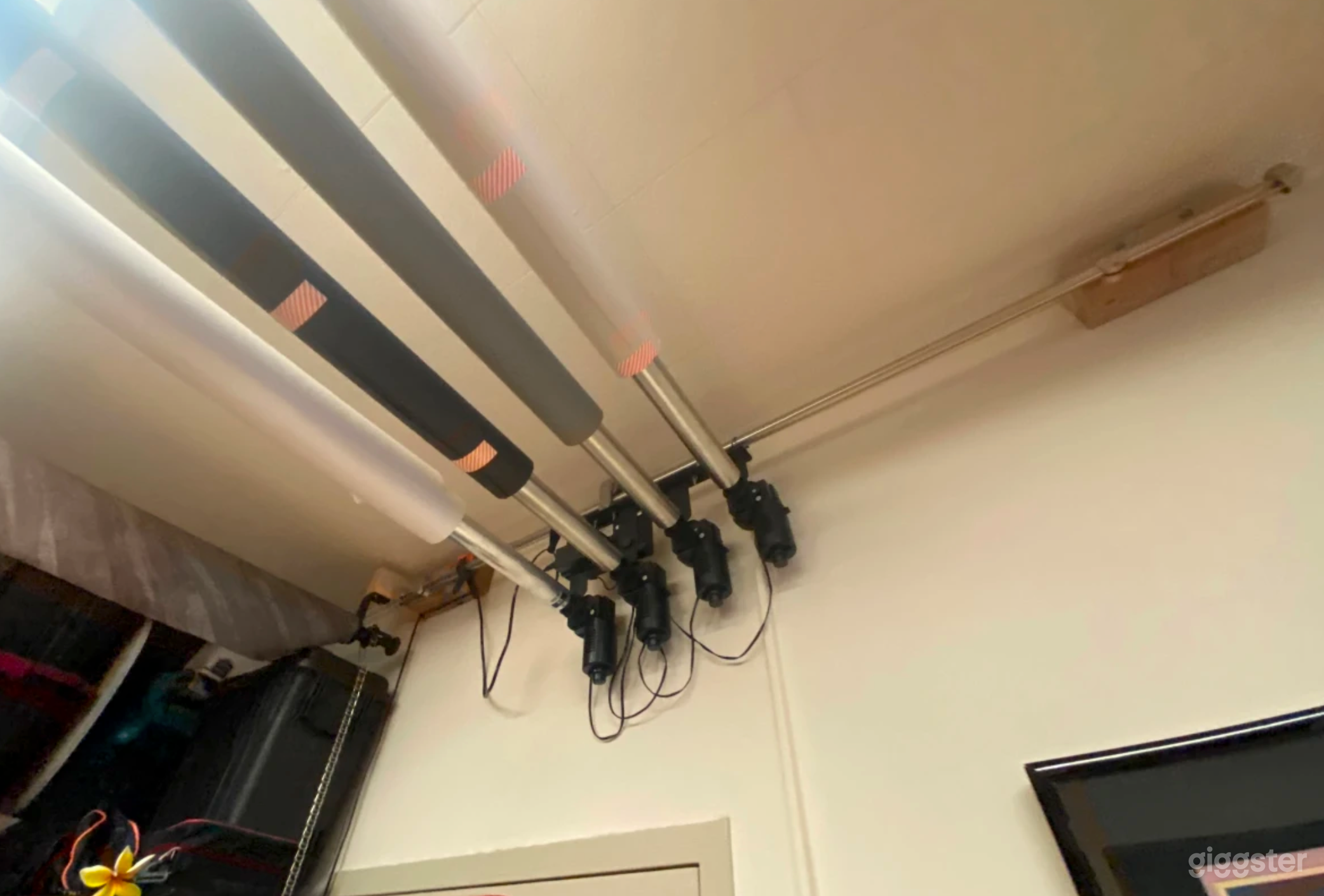 Pro Video/Photo Studio Equipped with Videographer, Pro 4K Cameras, Pro Lenses, Pro Lighting, Pro Sound. For Video Interviews Turn Key Ready to Film &amp; Shoot. Multiple Camera Switchboard, LiveStream or take the Raw Footage with you.  HOURLY RENTAL RATE INCLD