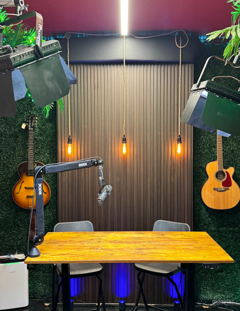  PODCAST VIDEO STUDIO -$149/hr. - FREE VIDEOGRAPHER & FREE 