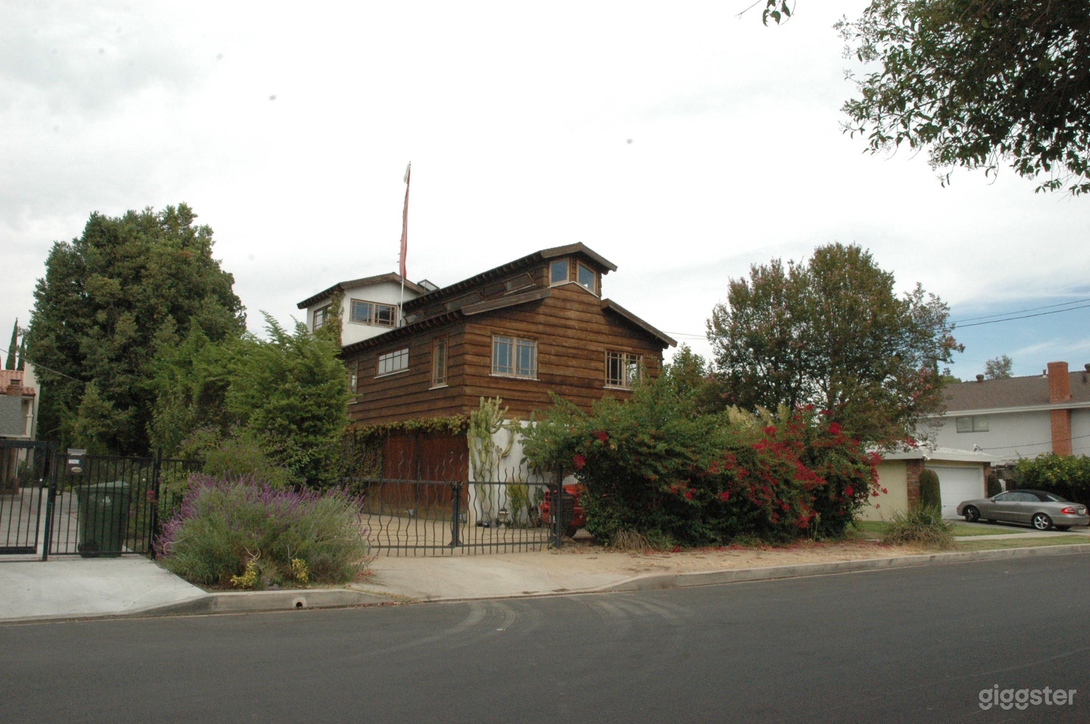 The Fort, Valley Village