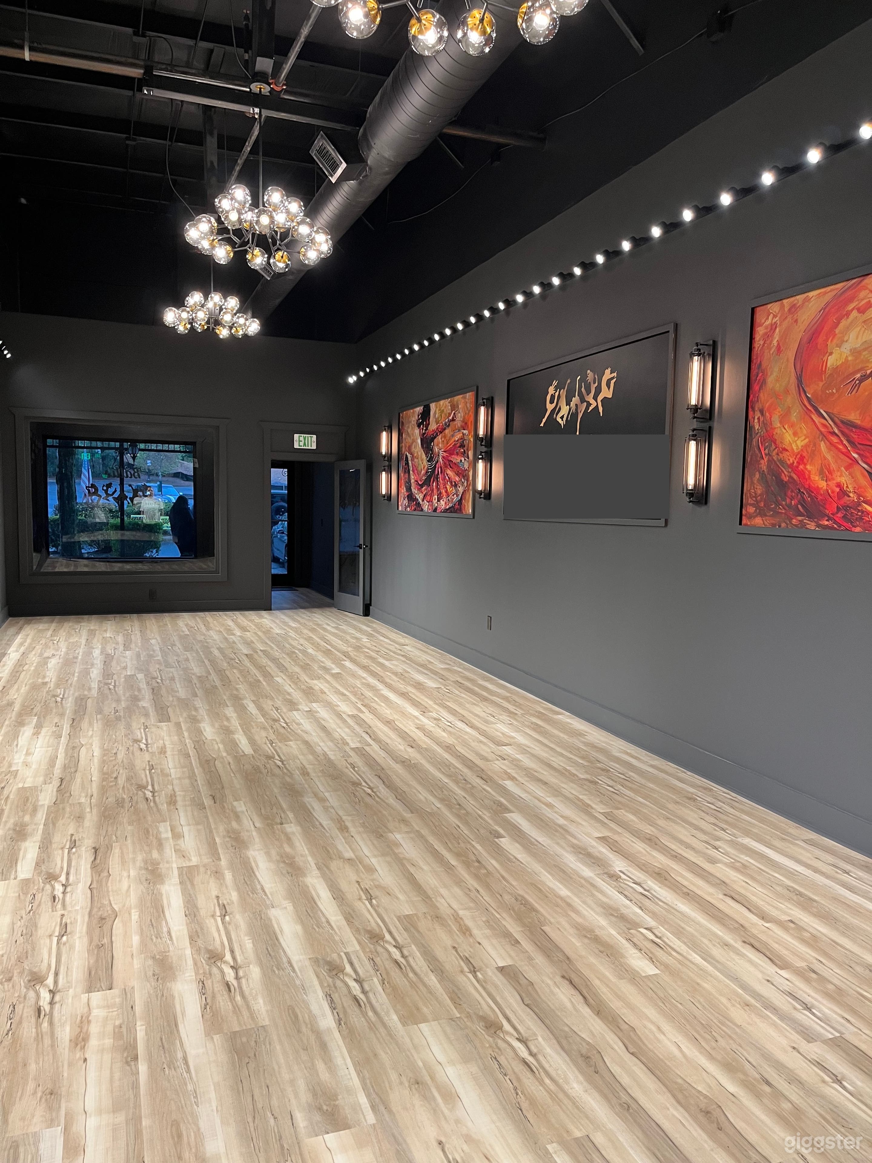 Stylish Studio Space for Dance, Yoga &amp; Reels Photo 3