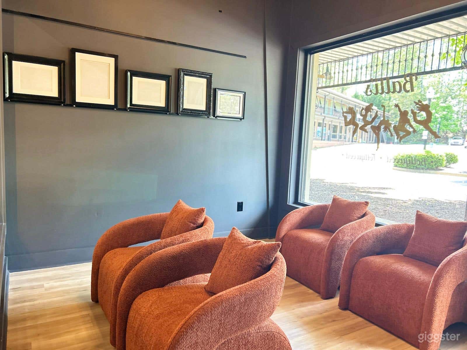 Stylish Studio Space for Dance, Yoga &amp; Reels Photo 2