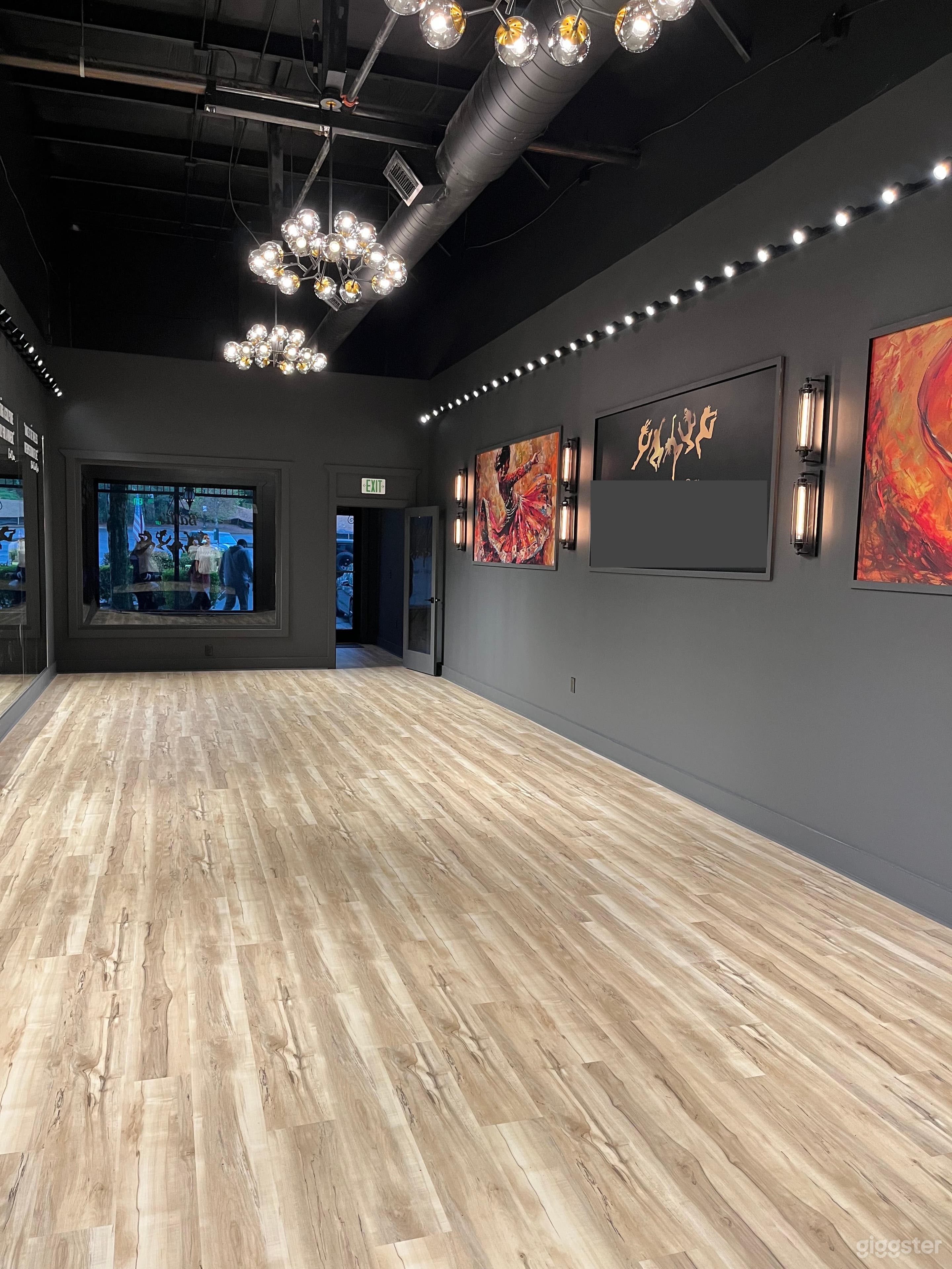Stylish Studio Space for Dance, Yoga &amp; Reels Photo 1