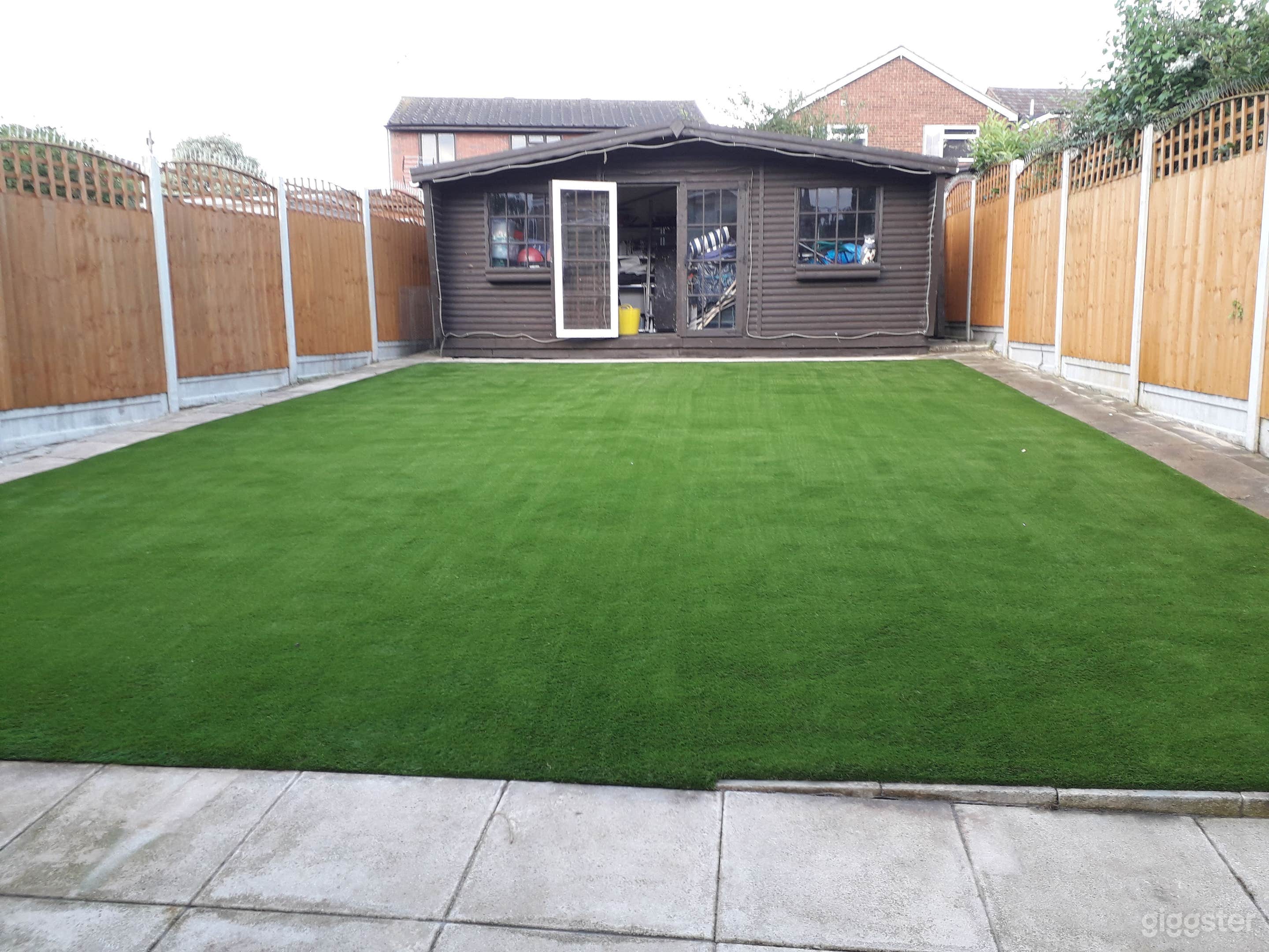 FOUR BEDROOM DETACHED HOUSE SECLUDED GROUNDS  Photo 2