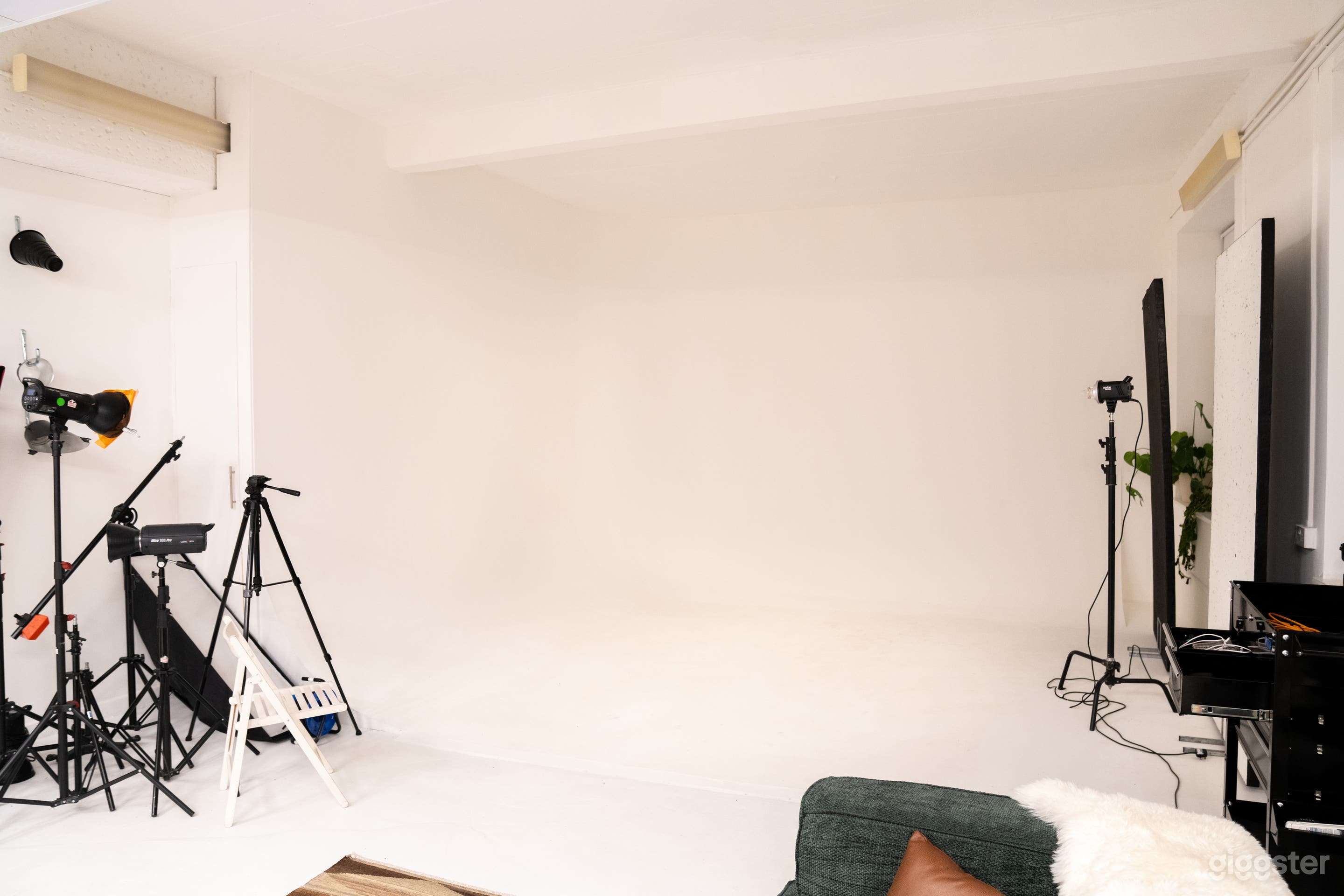 Photography, Film & Music Studios, infinity cove Photo 4