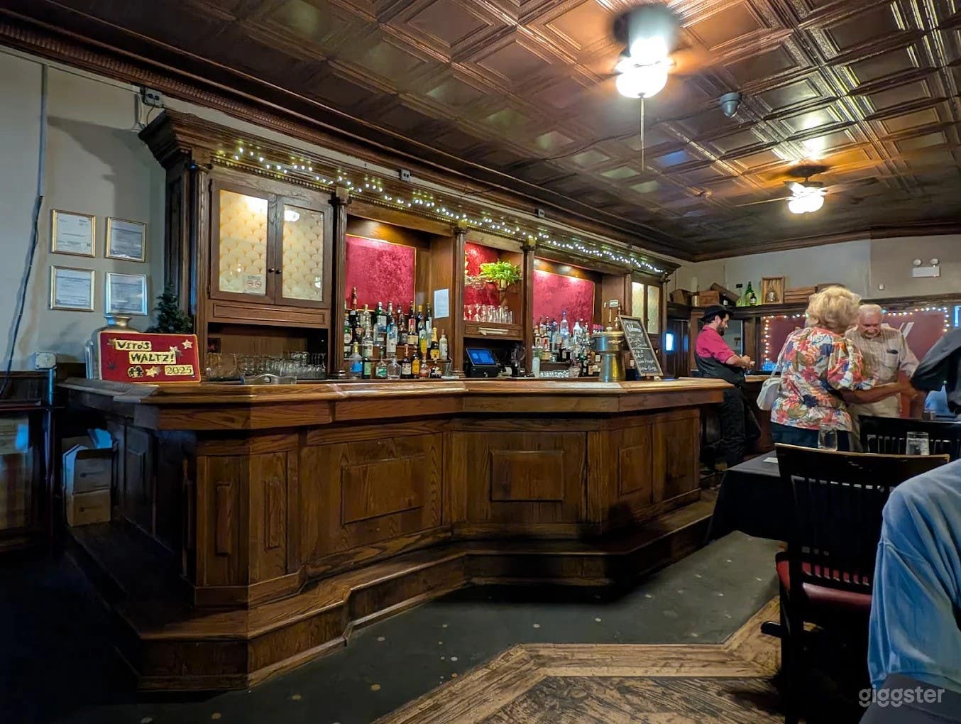 Elegant 1920s themed bar/restaurant w/ open space and stage. Photo 2