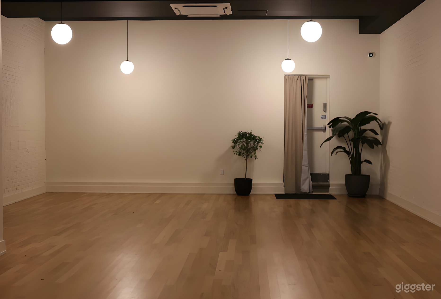 Spacious Multi-Level Event Venue in Manhattan Photo 4