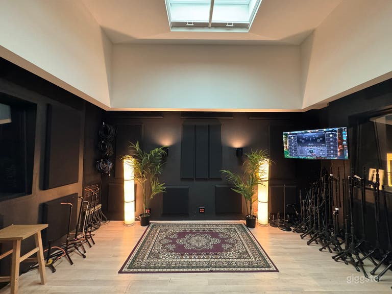  Modern Railtown recording studio:control room and live room 