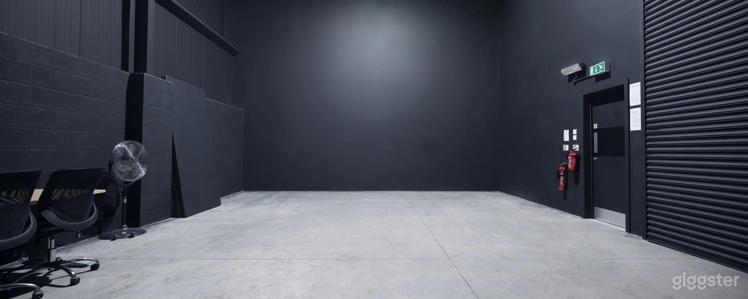 Studio 4 – Black Studio Space Photo 3