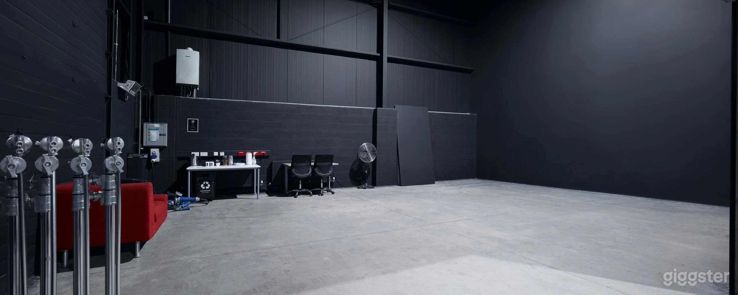Studio 4 – Black Studio Space Photo 2