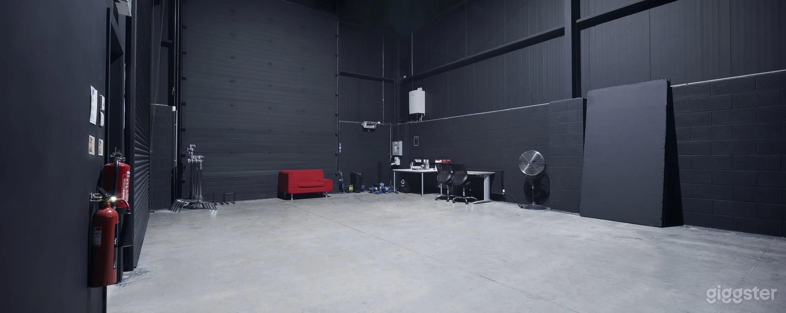 Studio 4 – Black Studio Space Photo 1