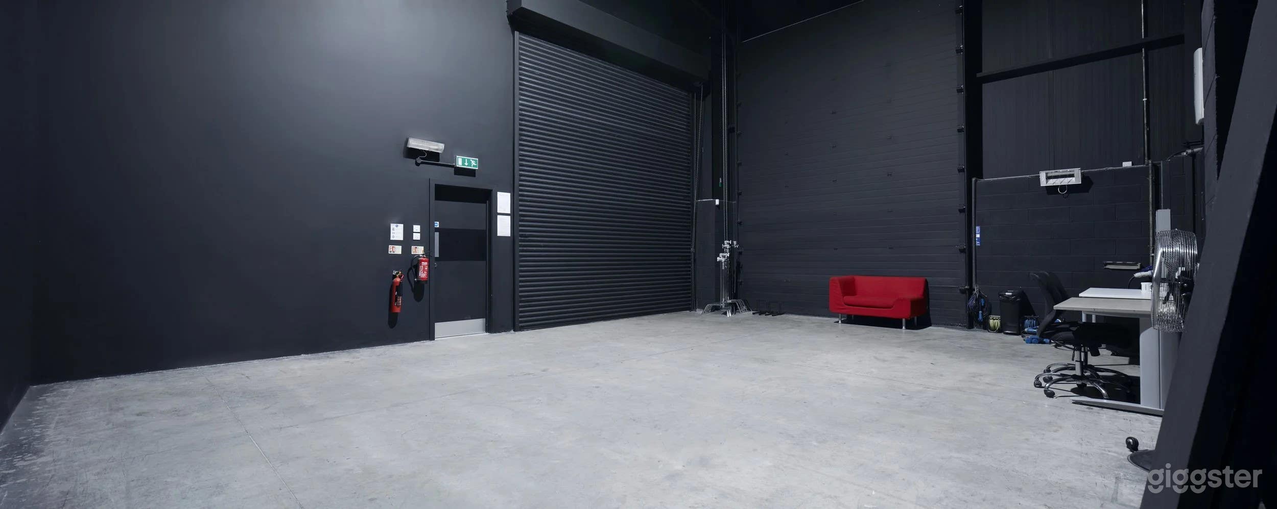 Studio 4 – Black Studio Space Photo 4