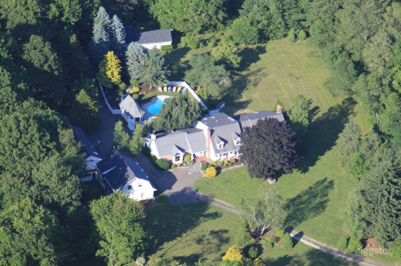 Family Compound With a Barn in New England Photo 4