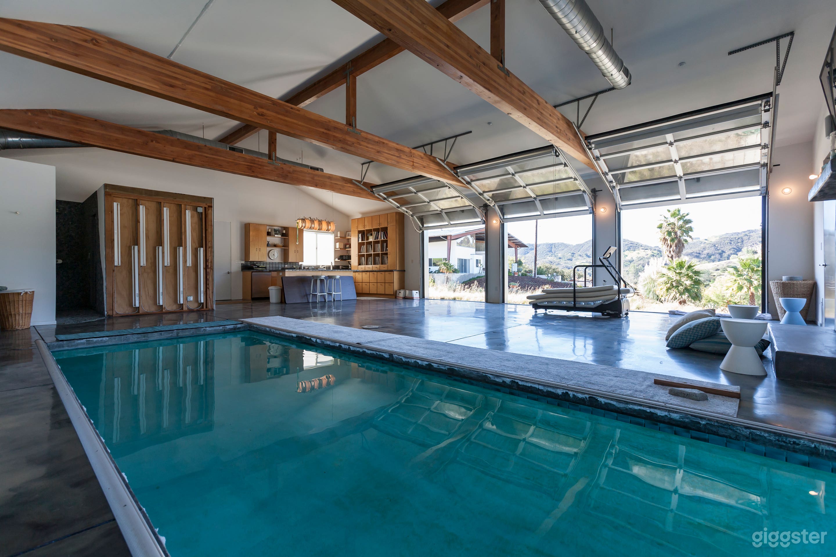 Rad Pool House Photo 1