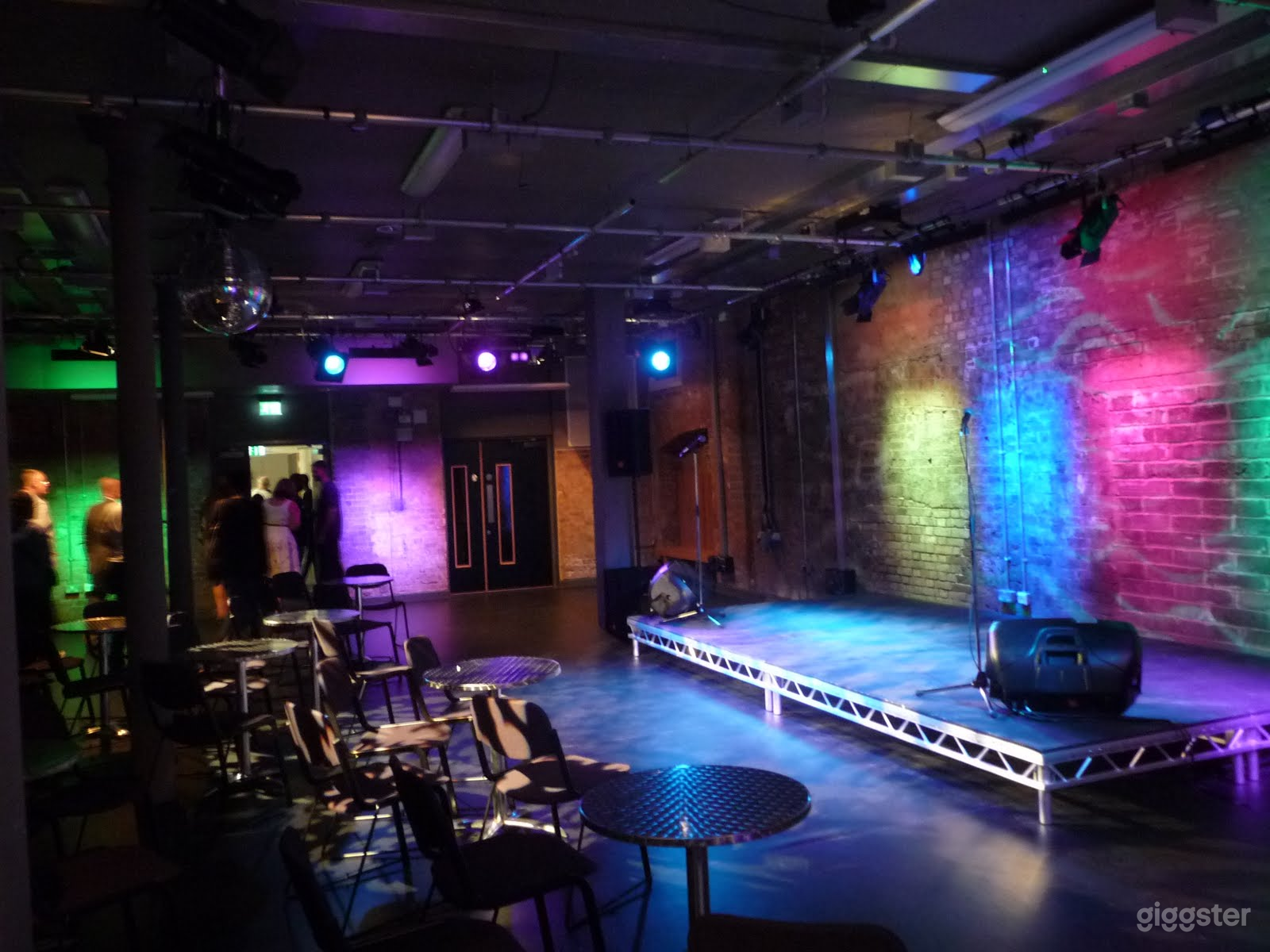 Example of performance in Basement Studio