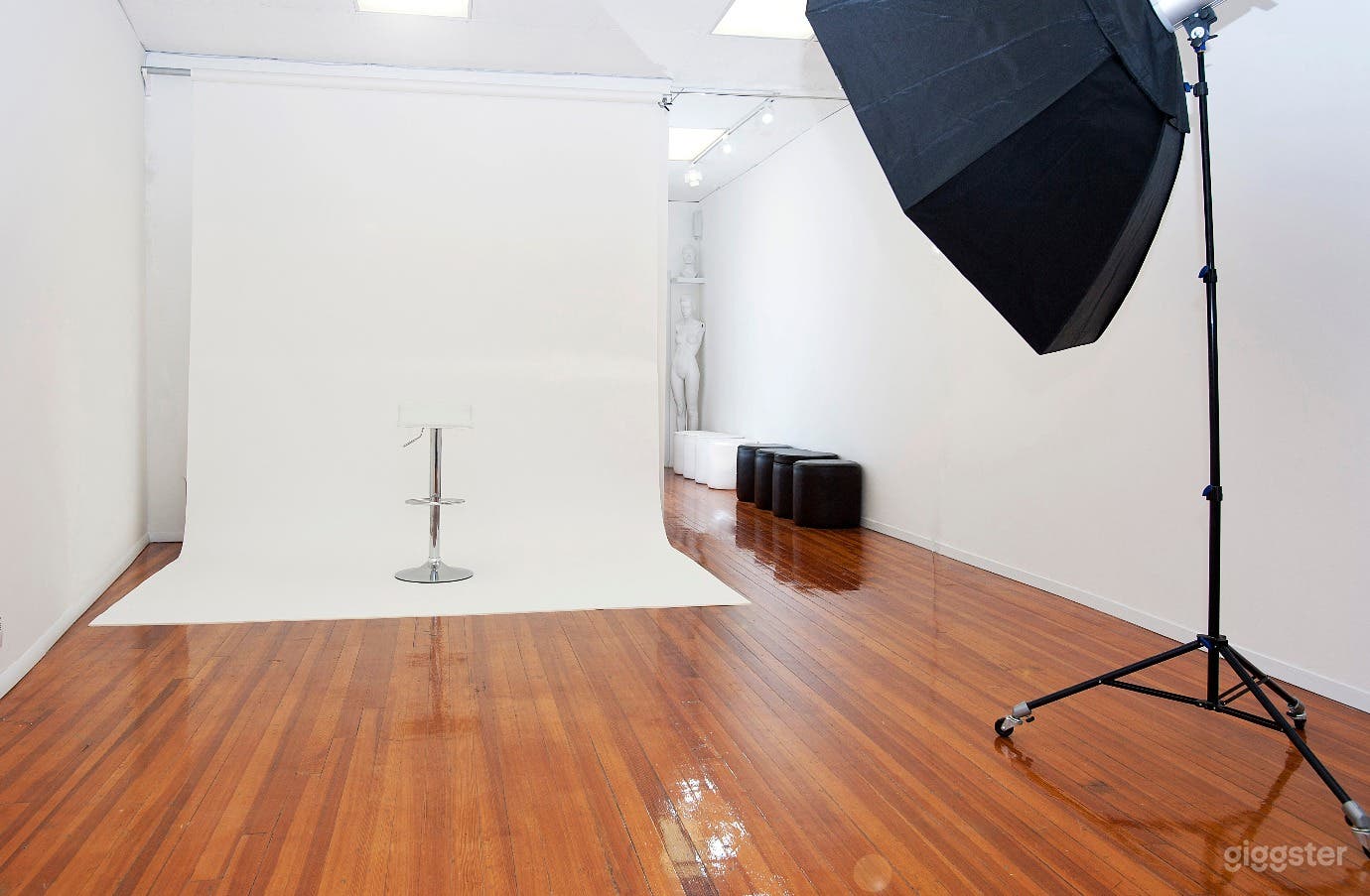 Sunny Lofty Shooting And Workshop Space Photo 1