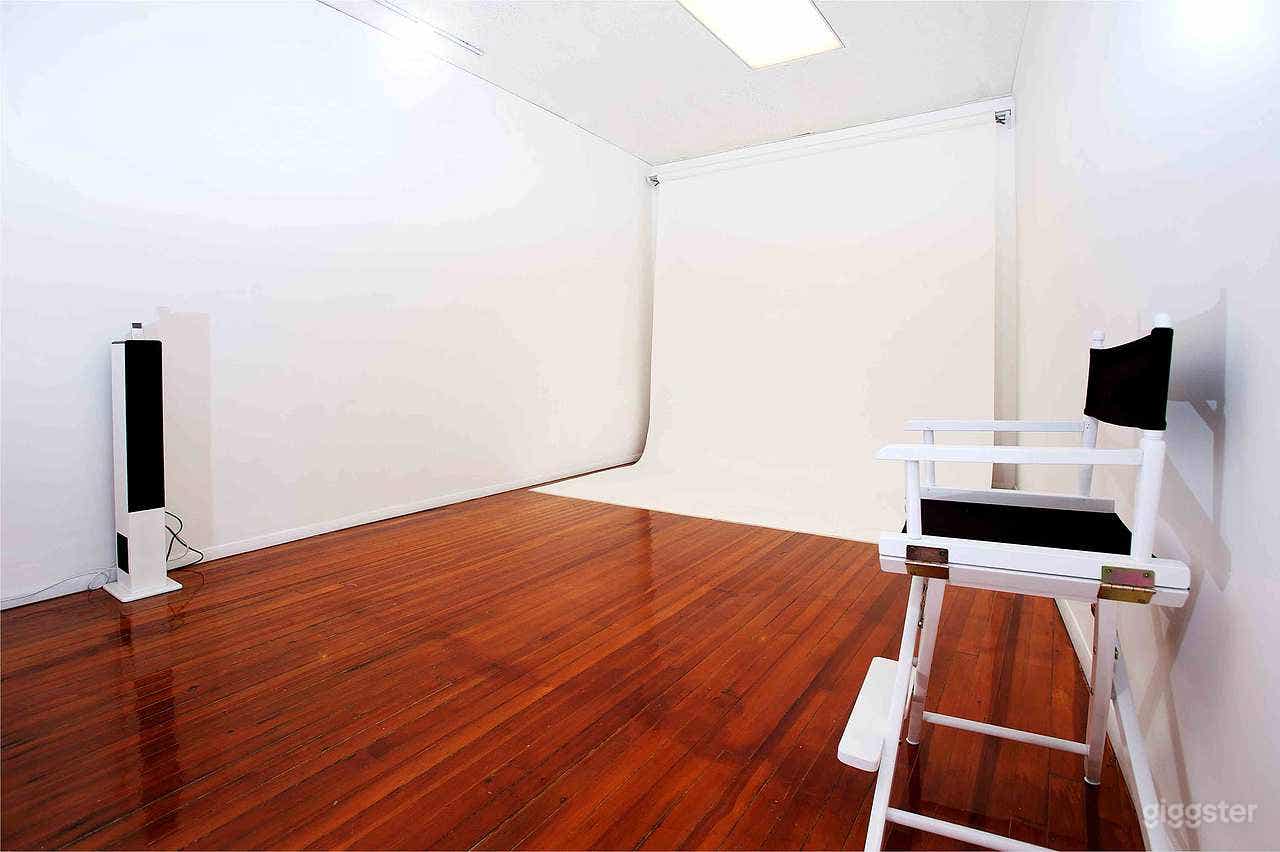 Sunny Lofty Shooting And Workshop Space Photo 2