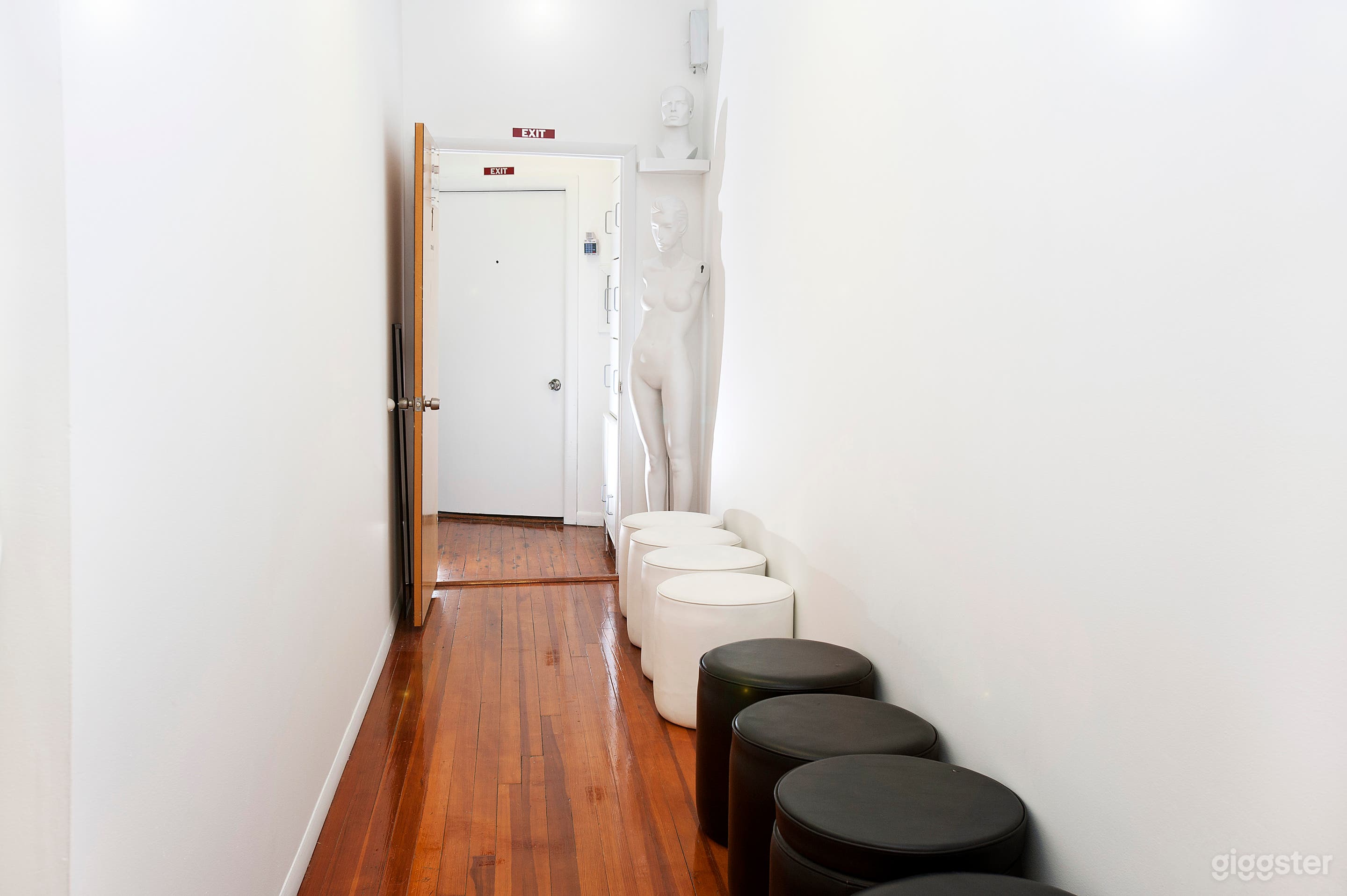 Sunny Lofty Shooting And Workshop Space Photo 4