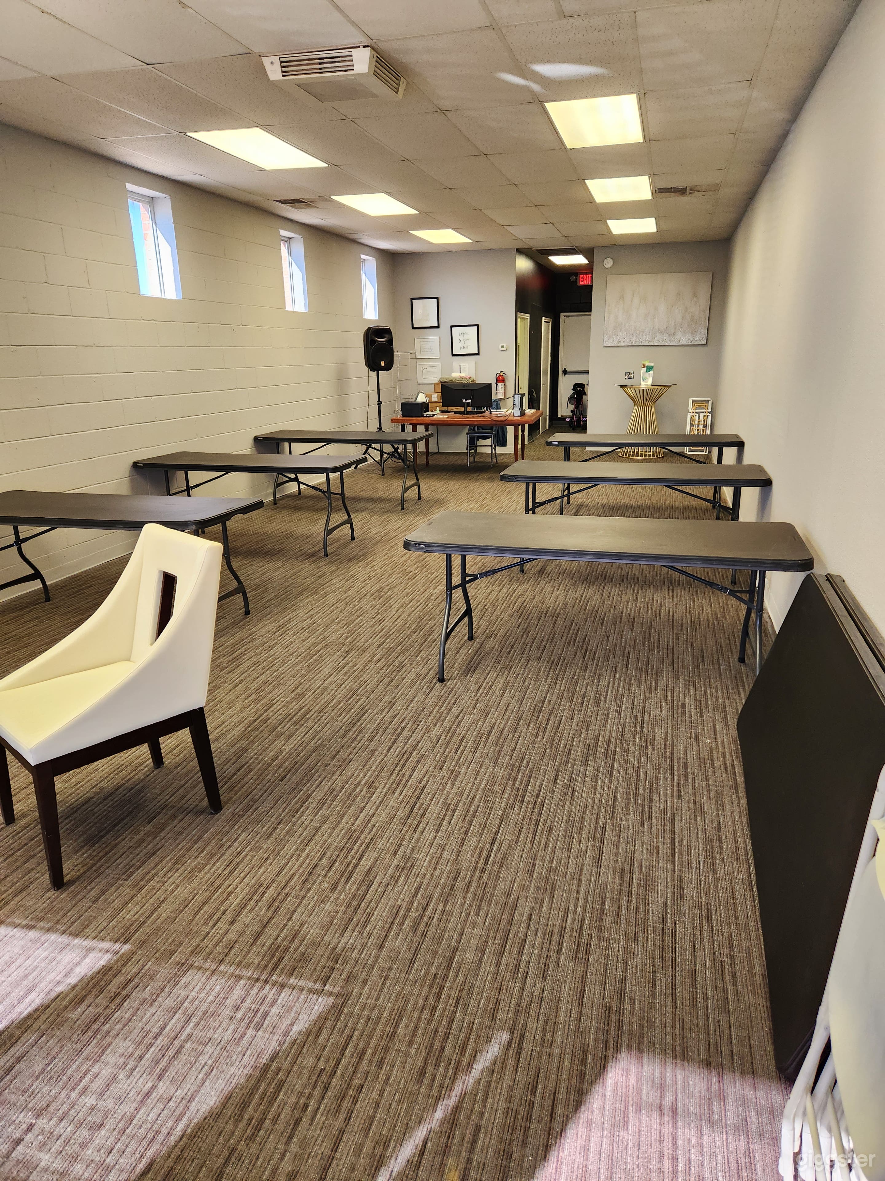 Intimate networking flex space Photo 4